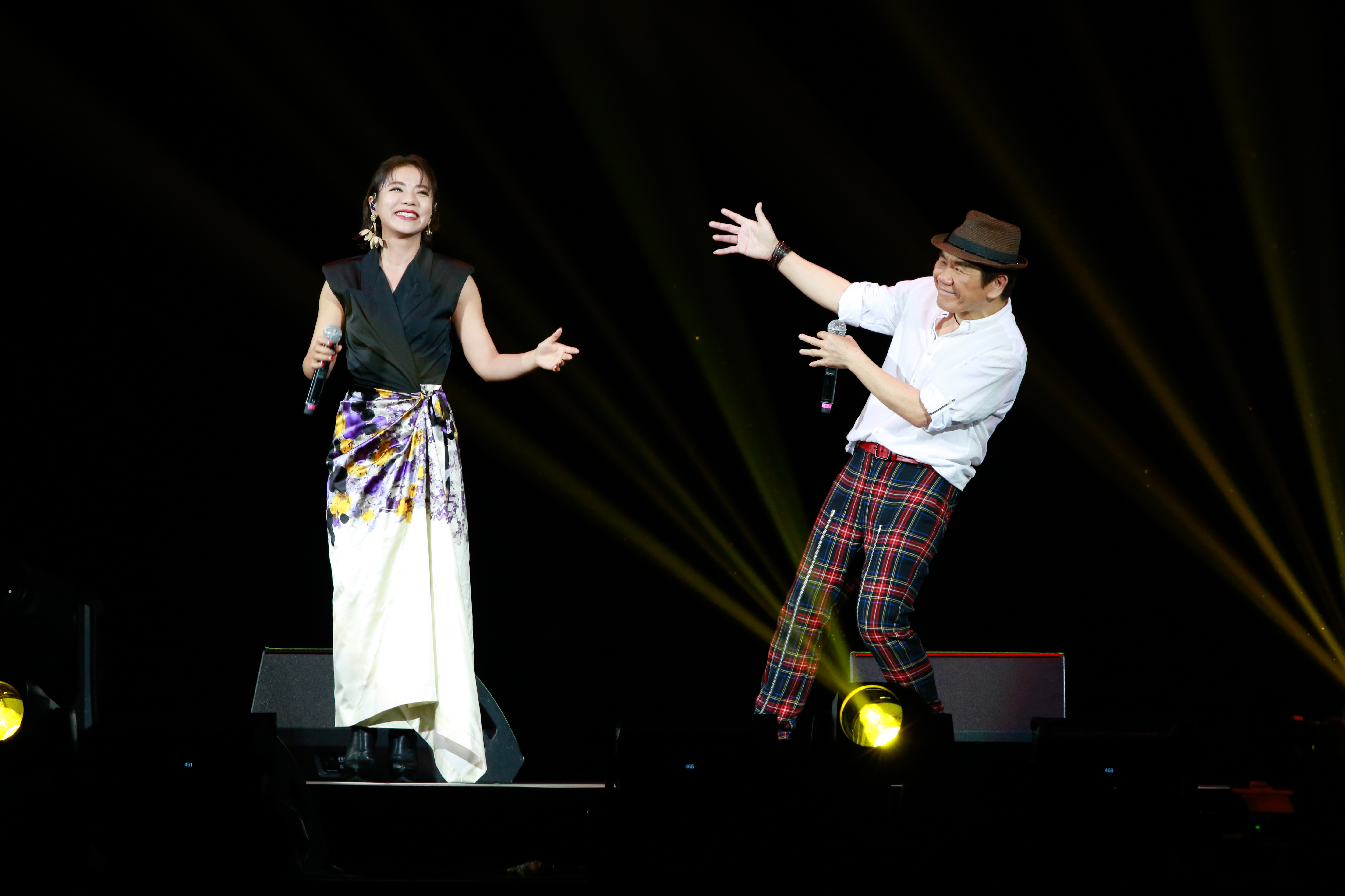 趙傳與丁噹合唱〈我是一隻小小鳥〉，他樂封她是新一代〈小小鳥〉主唱。