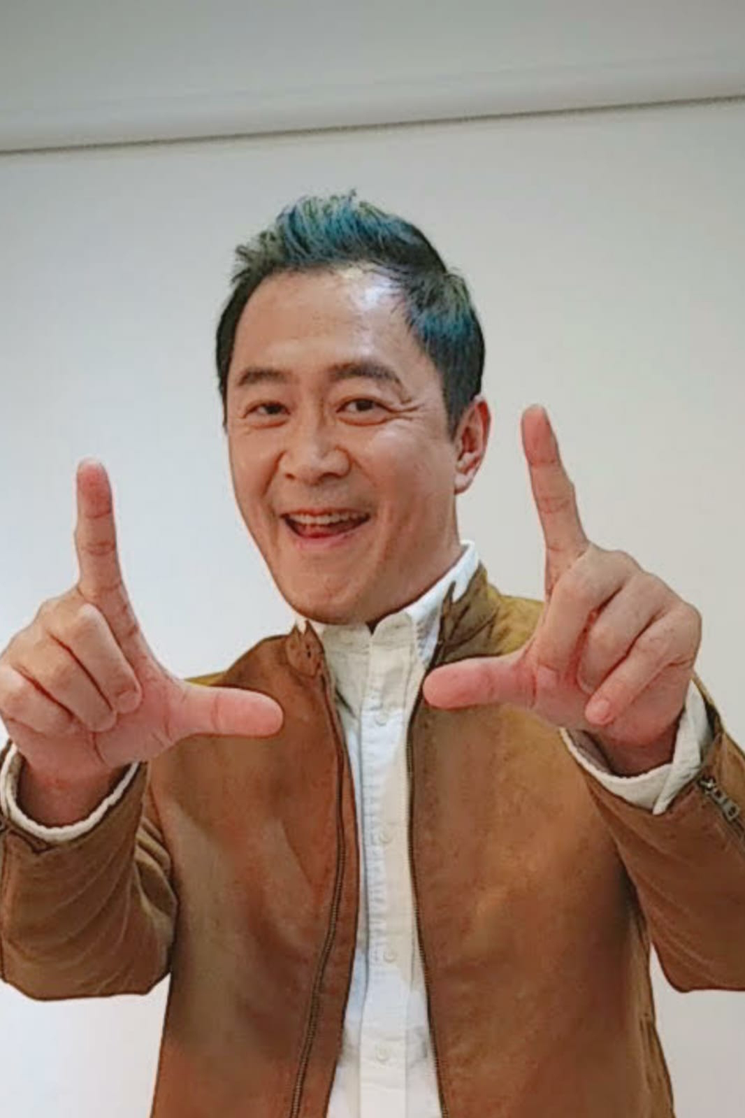 湯志偉追愛不想輸給謝祖武,舞台上要發揮中年男子的自信。(全民大劇團提供)