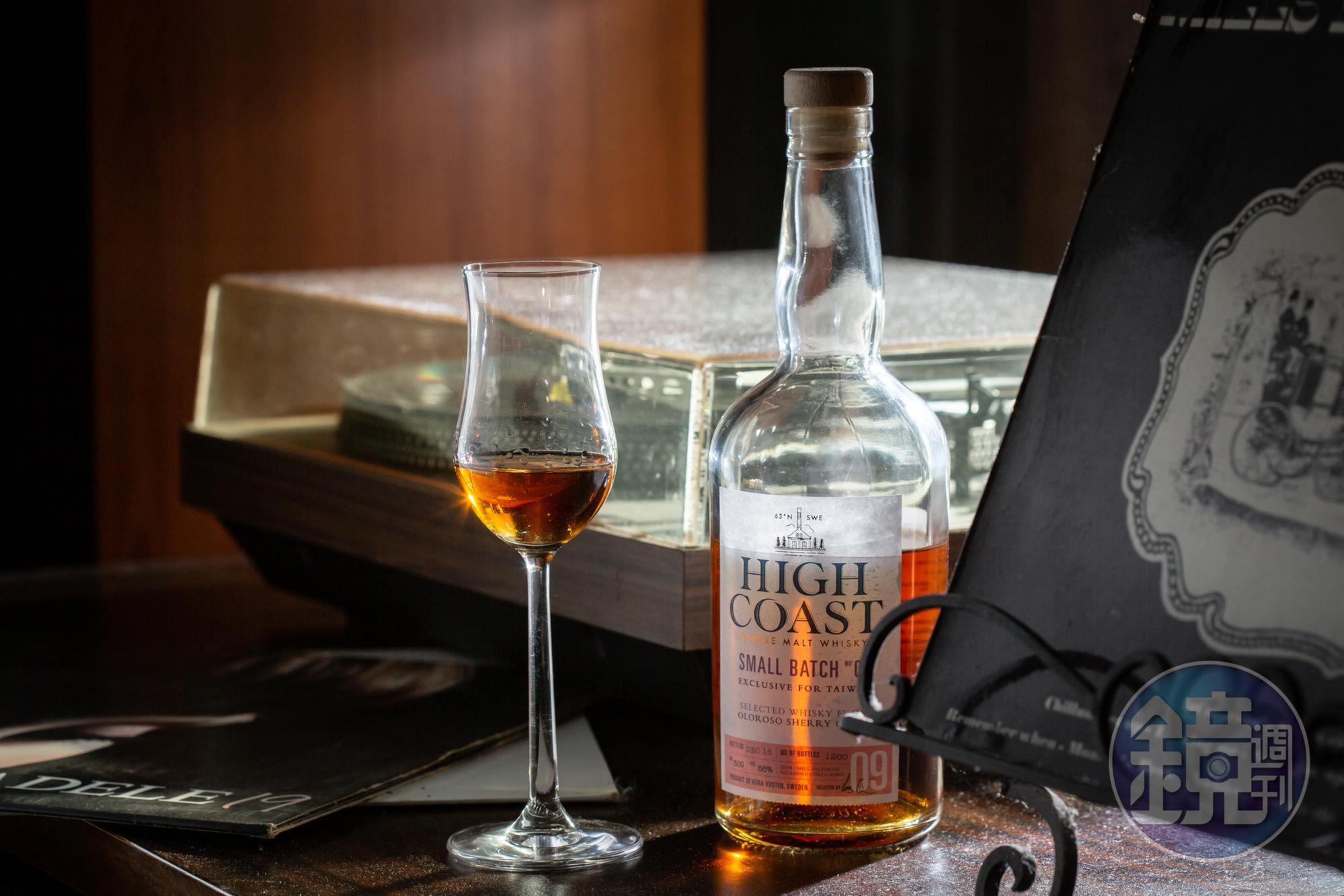 醇厚酒體「High Coast Oloroso Sherry Cask台灣限定版Oloroso雪莉桶」,帶甜味及果乾香氣。(350元/杯)