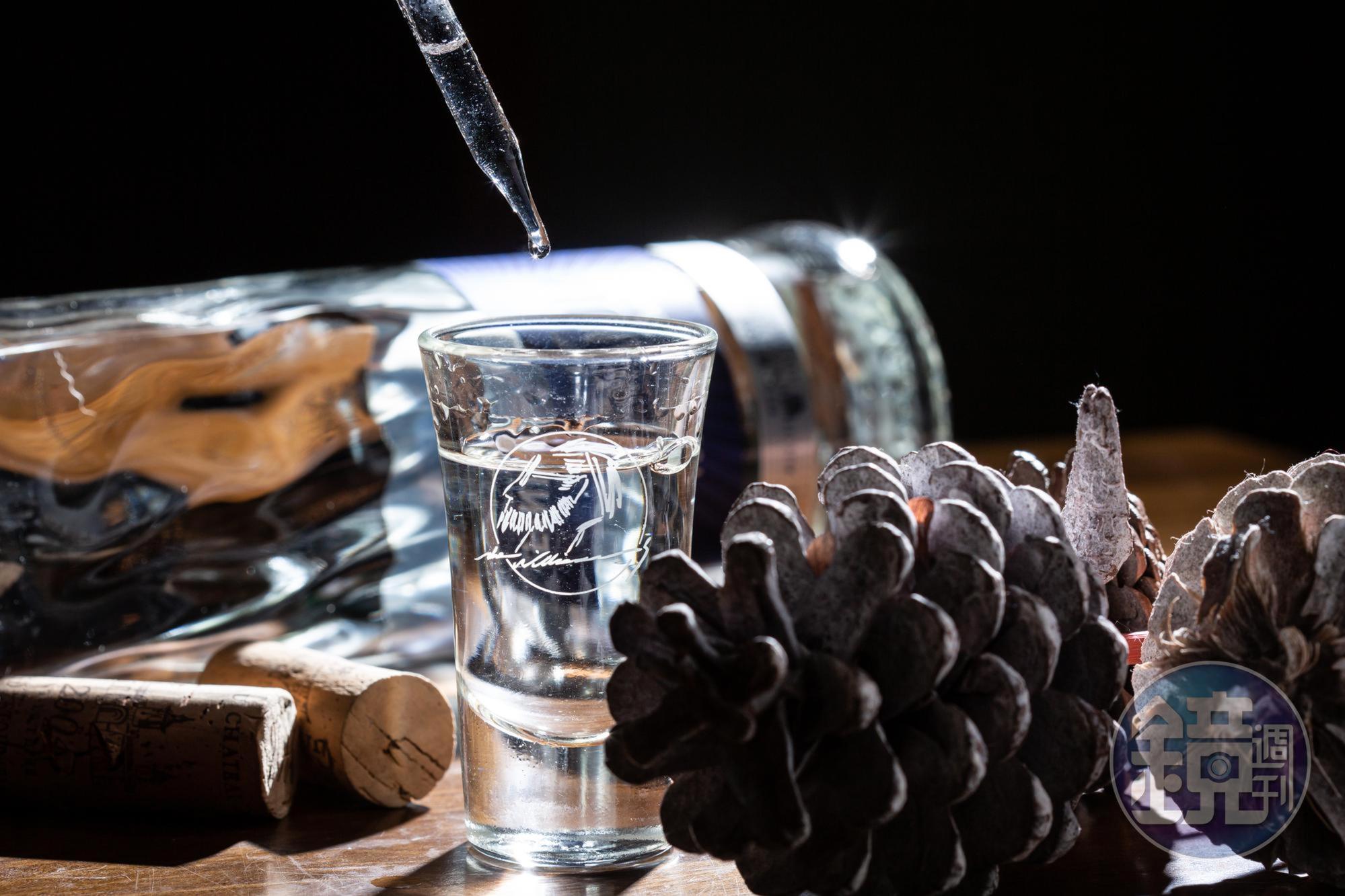 王靈安招牌SHOT「情人的眼淚」酒質夠勁,帶鹹回甘。(150元/杯)