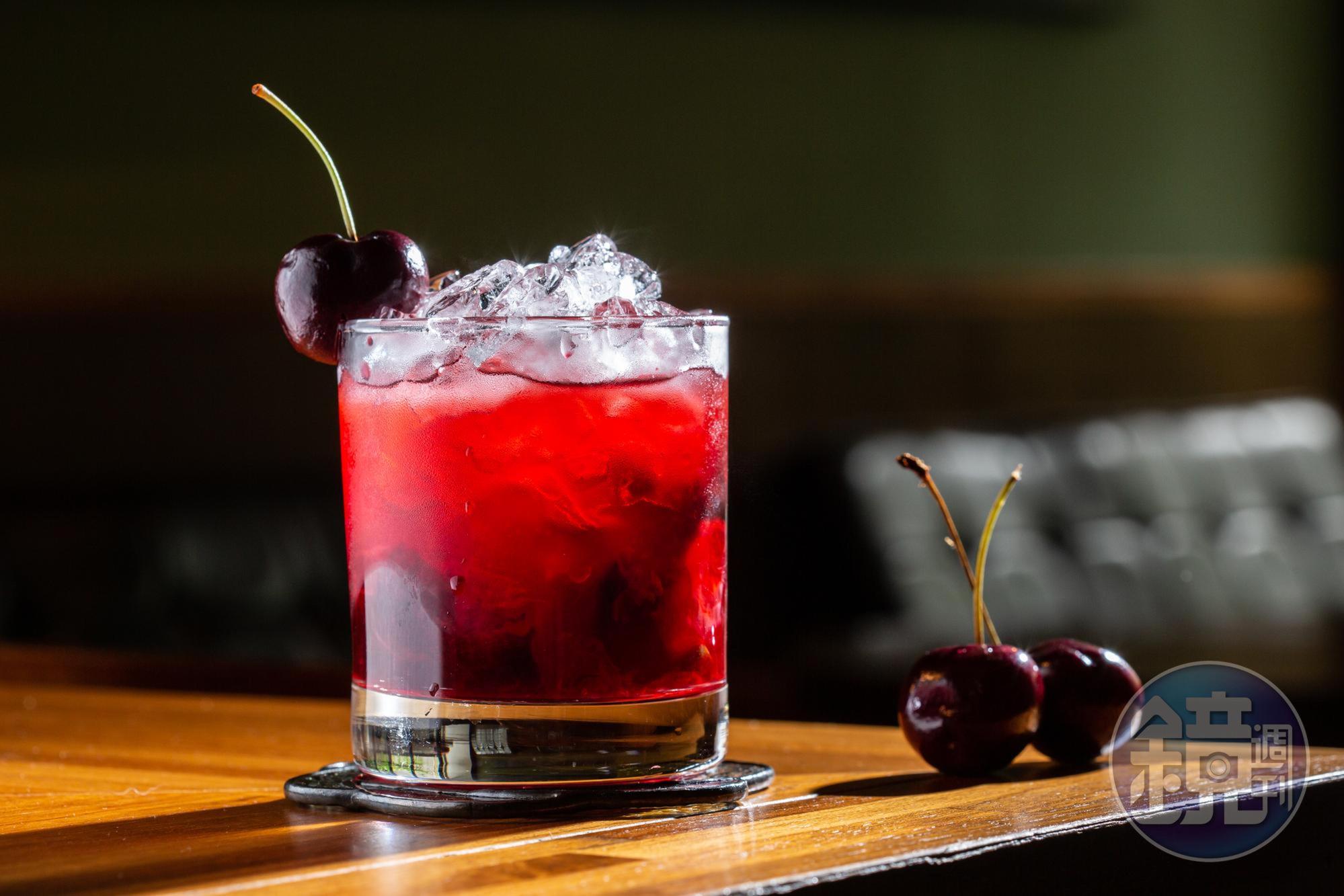 櫻桃香味豐沛的「Cherry Vodka lime」。(250元/杯)