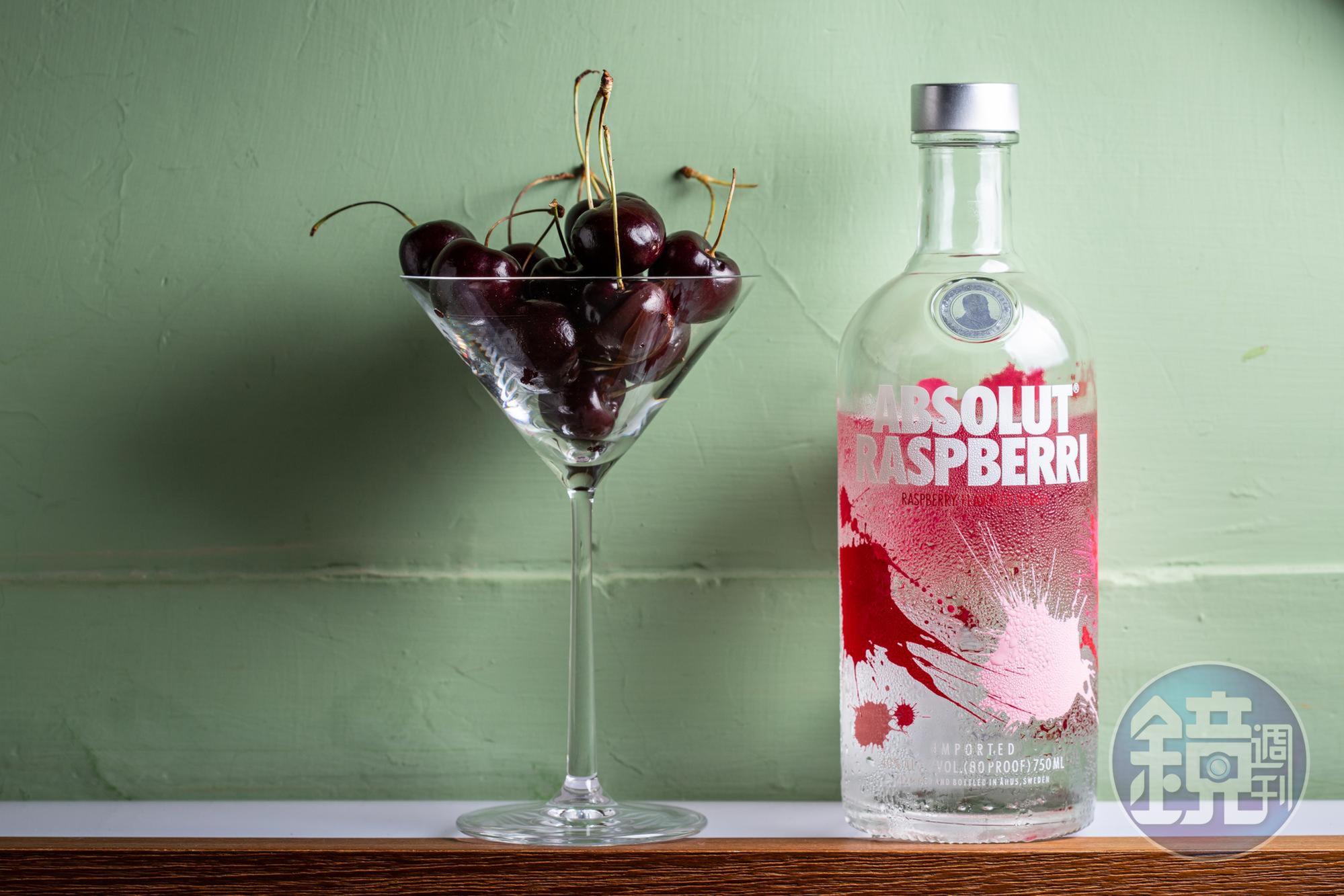 「Absolut Raspberri」完全不添糖,散發成熟覆盆莓豐醇香氣。(150元/杯)