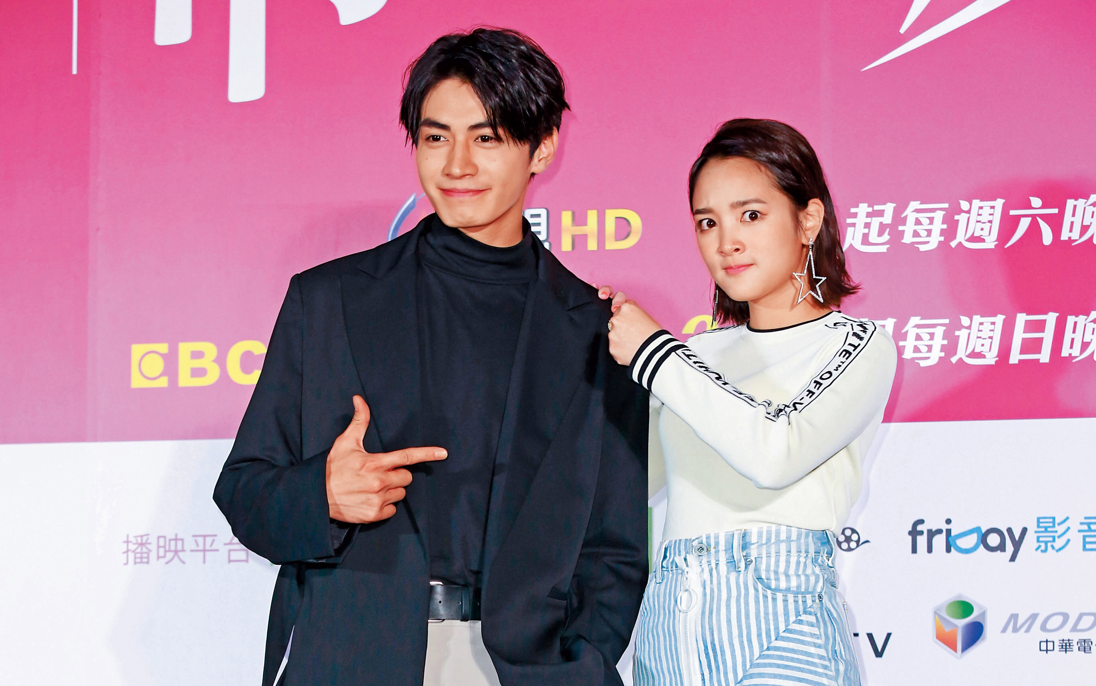 王淨（右）跟宋柏緯（左）因合作《愛情白皮書》交往，但其實兩人曖昧時，宋柏緯還另有一名正宮。