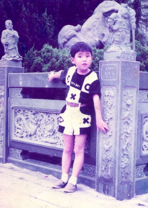 小學一年級時，林宏宇與家人出遊時的照片。（林宏宇提供）