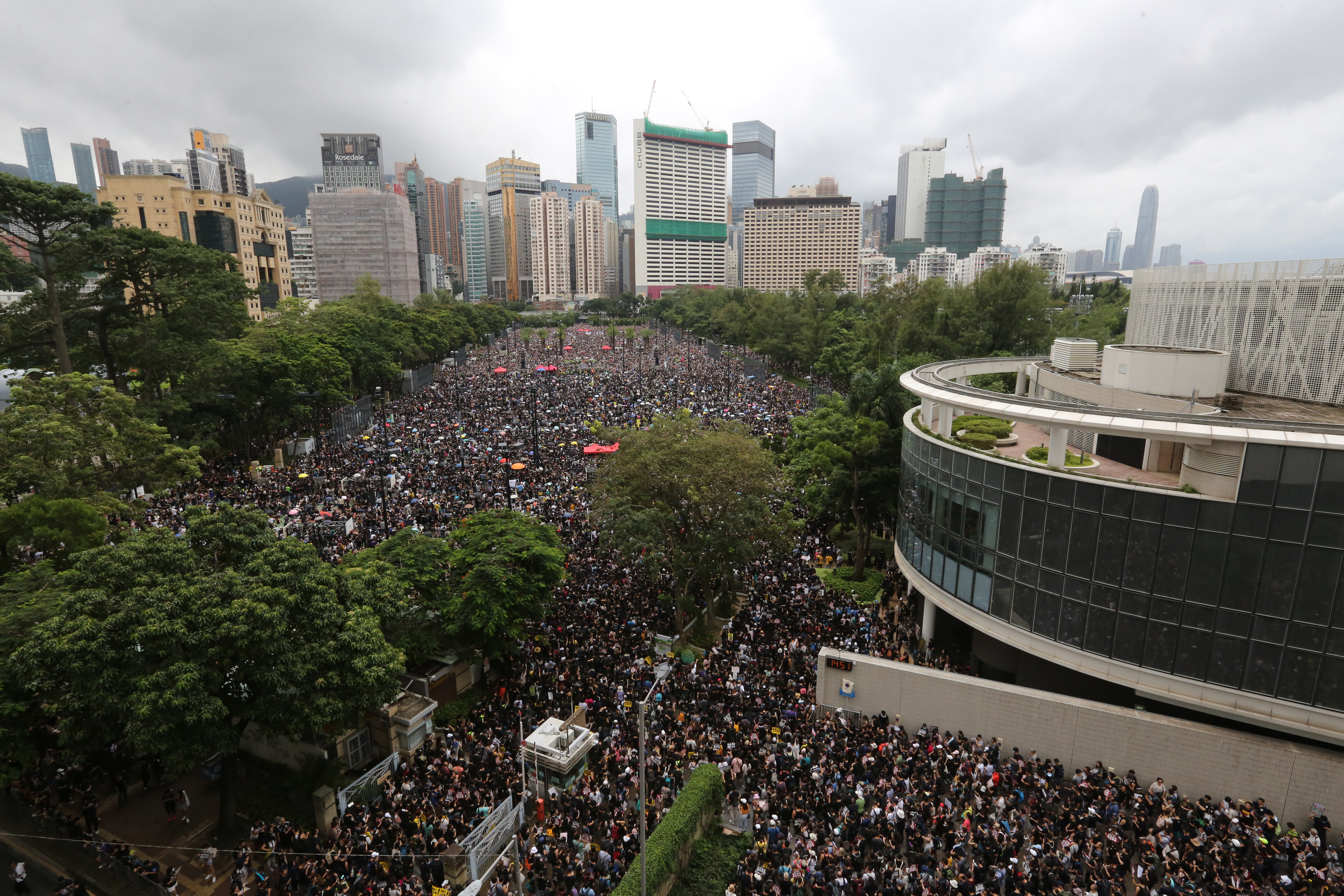 818維園集會和平落幕，支持民眾不畏風雨出席，根據民陣預估出席人數約在170萬。