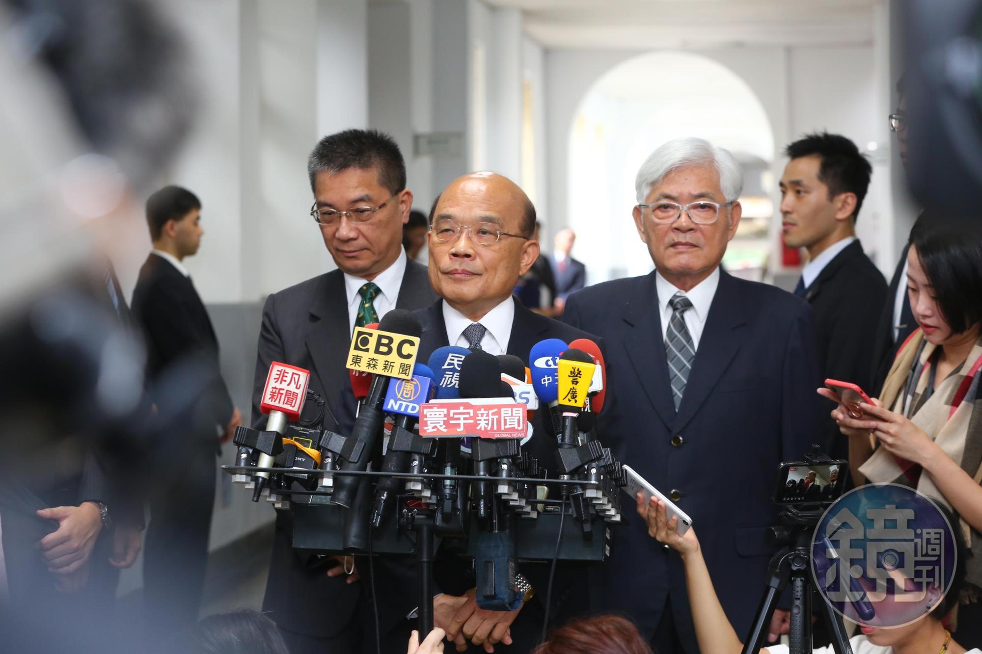 面對韓國瑜各種質疑，蘇貞昌回應，「現在已經進入民主開放時代，都可以開直播了，韓國瑜還留在戒嚴時代與心態，實在不足取。」