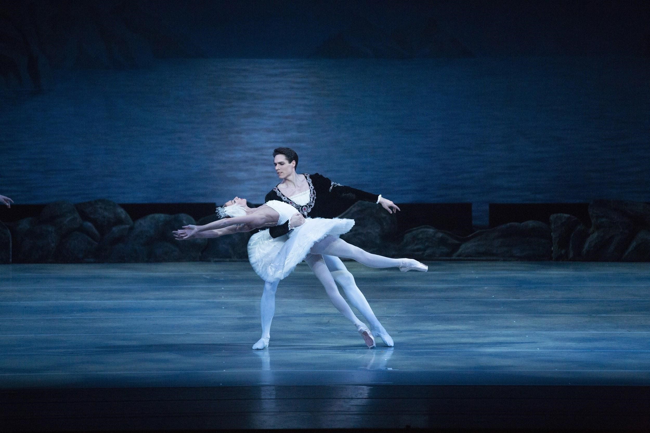 好的老師要在特定風格和編舞概念的框架內，提供舞者全然的藝術表現自由。 