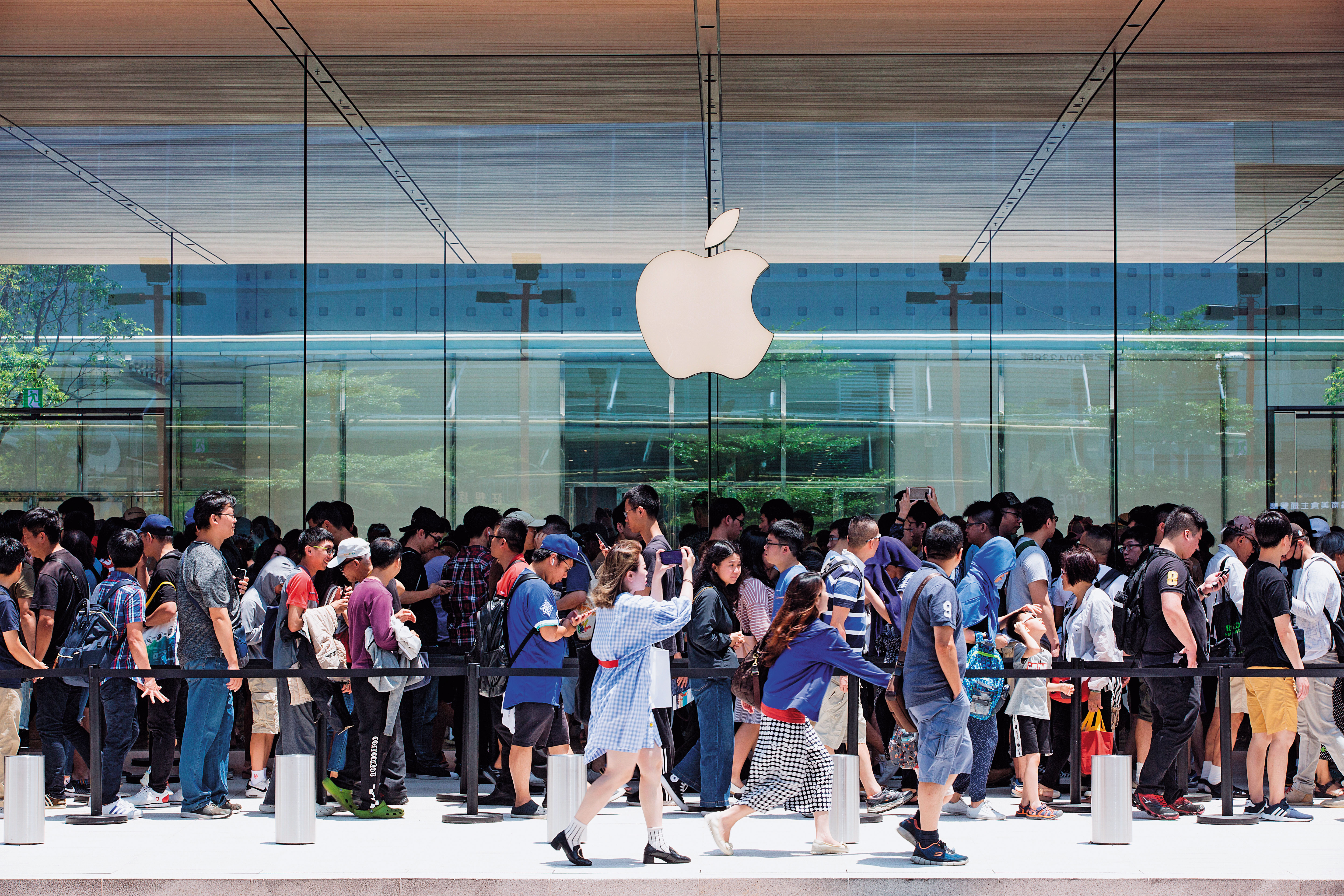 蘋果新手機每次開賣，都會吸引大批果粉排隊購買。