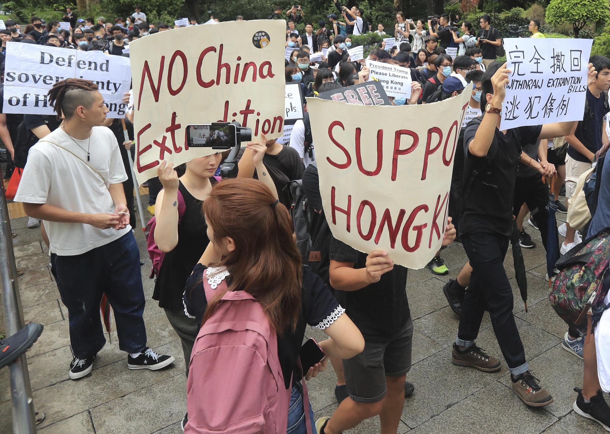 香港年輕世代憂心未來，有些人決心選擇出走移民他鄉。（東方IC）