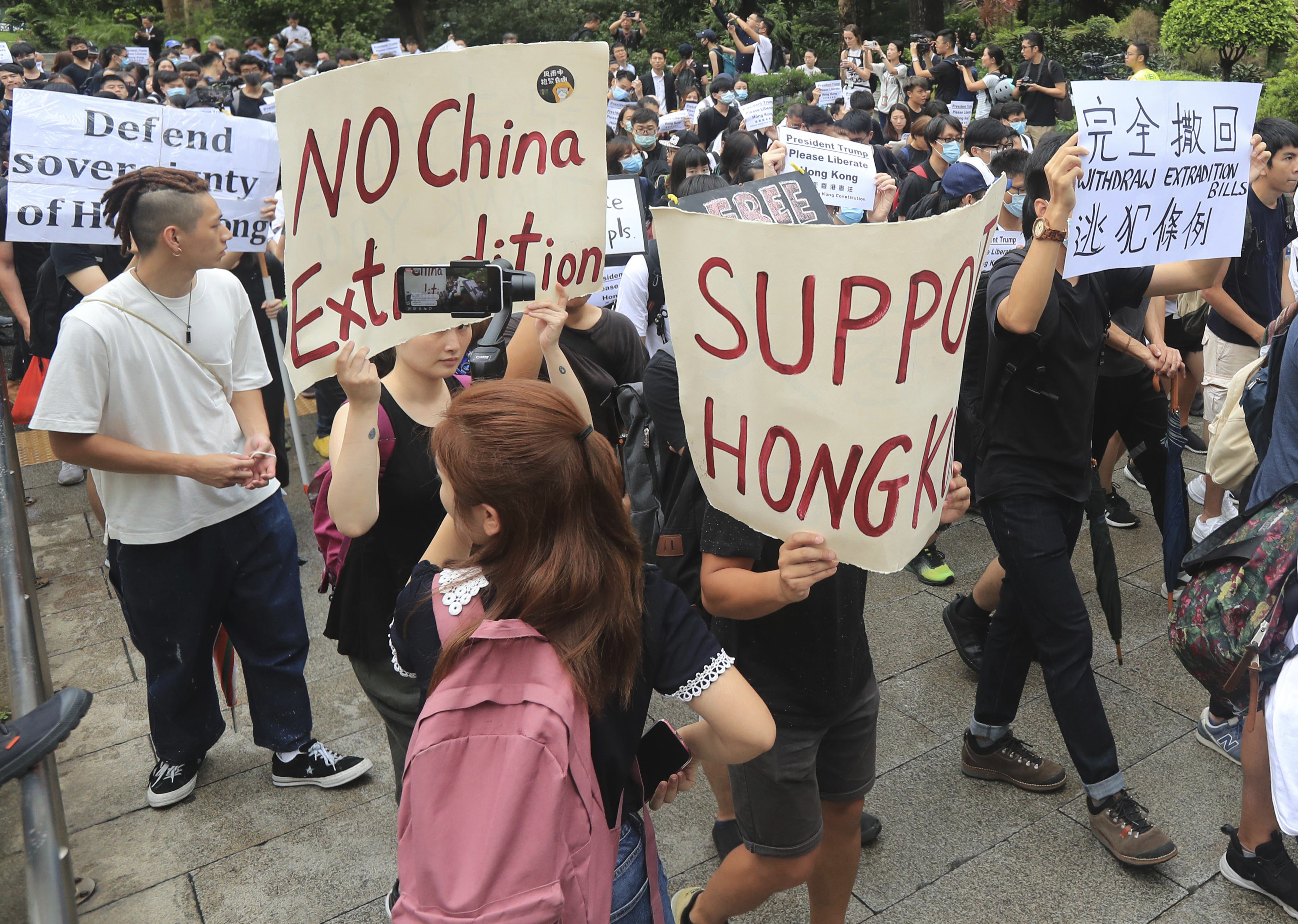 香港年輕世代憂心未來，有些人決心選擇出走移民他鄉。（東方IC）