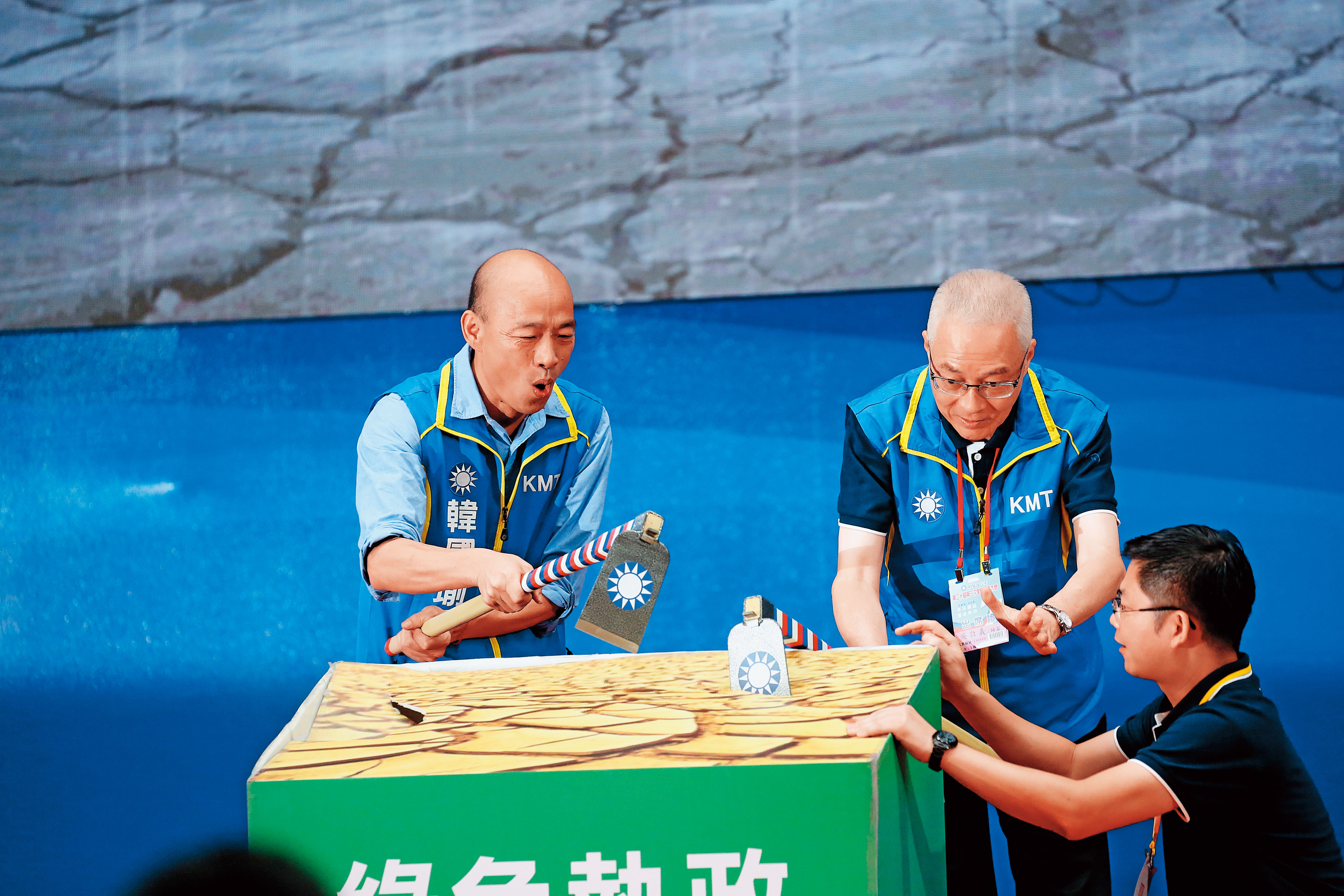 面對郭柯王結盟消息不斷傳來，埋下藍營分裂隱憂，對韓國瑜選情造成一大衝擊，只能求助黨中央。