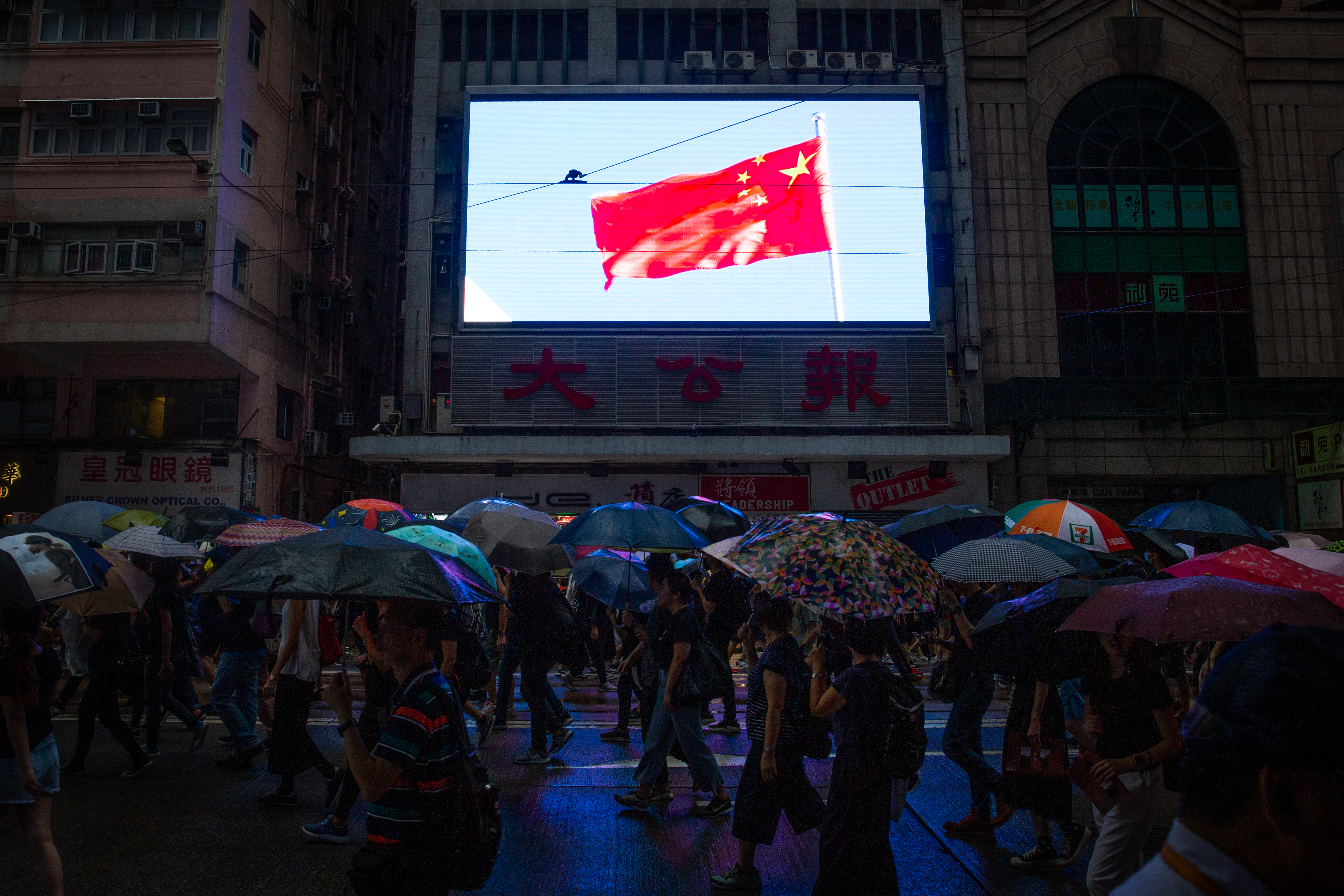 推特、臉書大動作停權、刪除針對香港示威活動散布假消息的帳號。