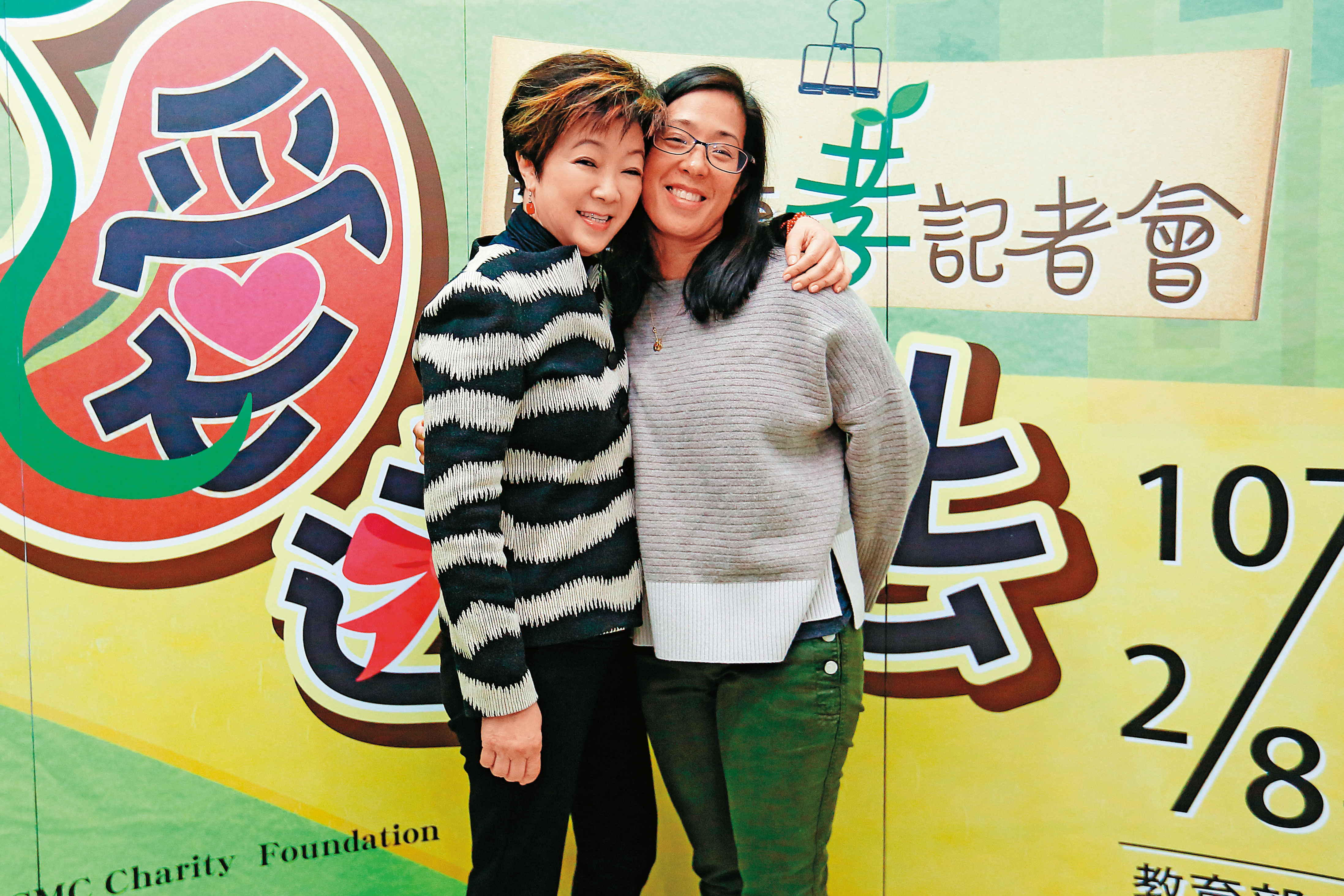 張淑芬(左)帶著小女兒(右)做公益,母女間更有話題聊。