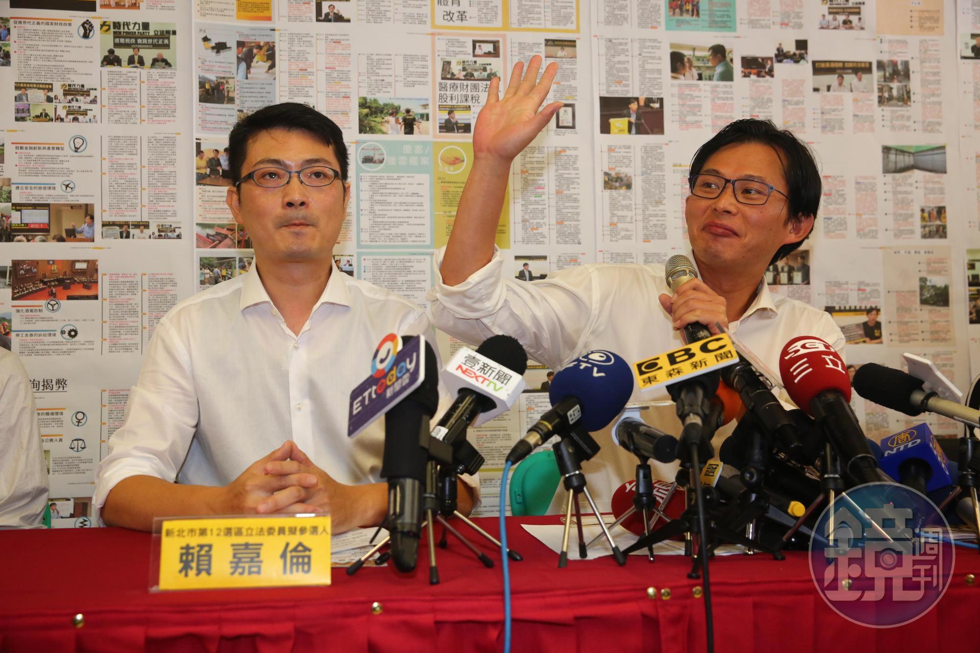 時代力量立委黃國昌(右)的辦公室主任賴嘉倫(左)今宣布參選新北市第12選區立委。