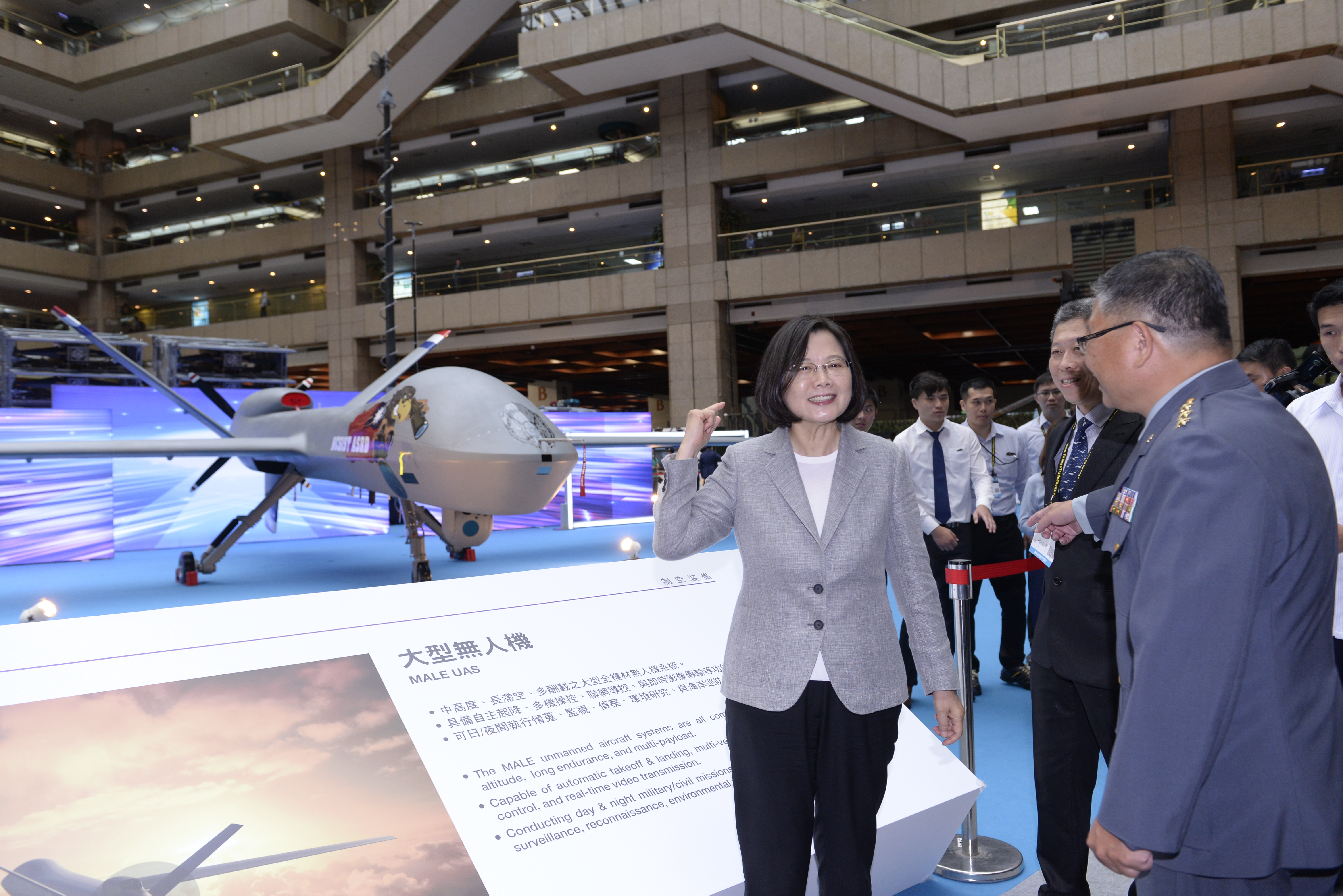 總統蔡英文今出席遠景基金會活動表示，不清楚韓國瑜用什麼身分發感謝美國對台軍售的聲明。（本刊資料照）