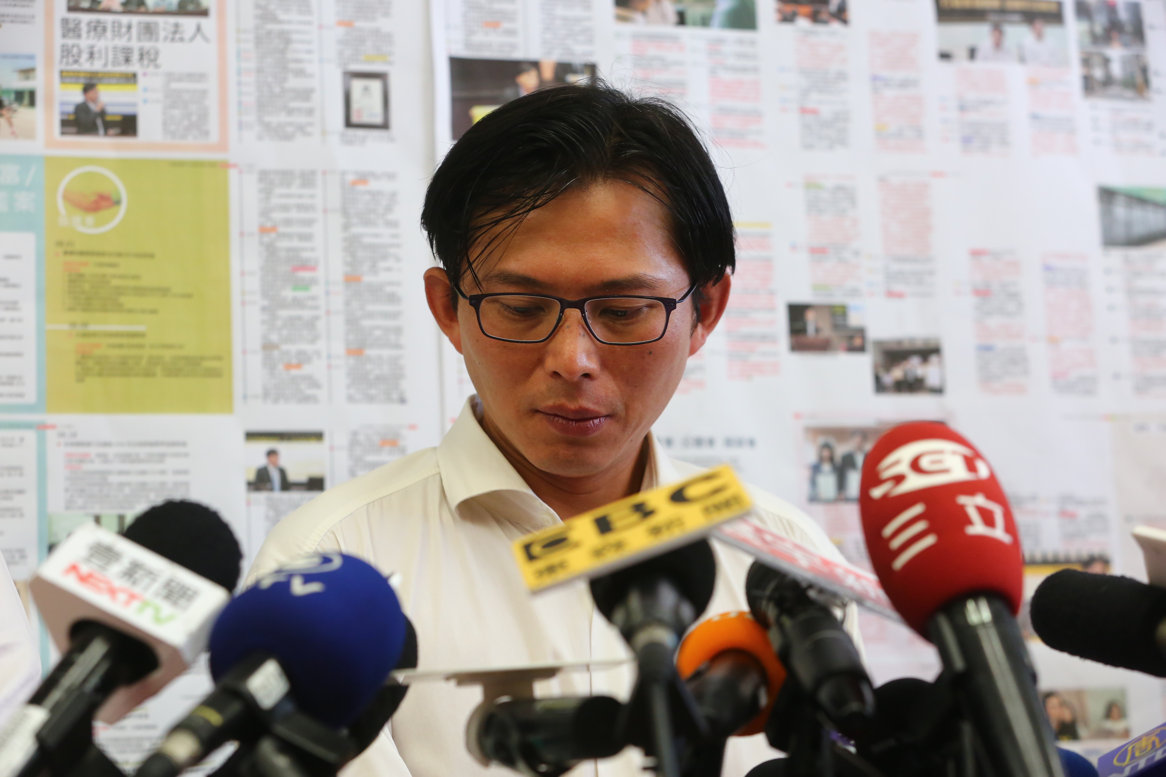 對是否列入時力不分區名單，黃國昌證實，過去2個月的確很多人希望他列入，其中包括已請辭的時力黨主席邱顯智。