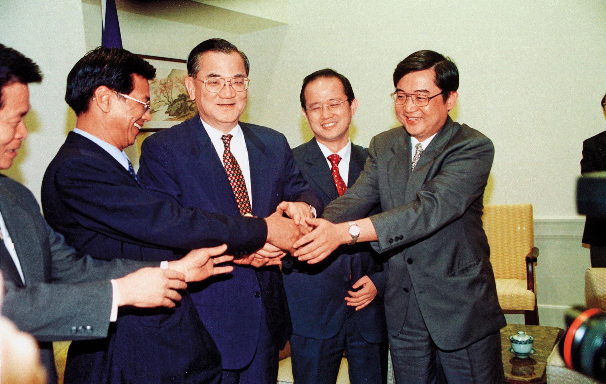 楊敏華曾活躍於政界,與前副總統連戰等黨政人士關係不錯。(中央社)