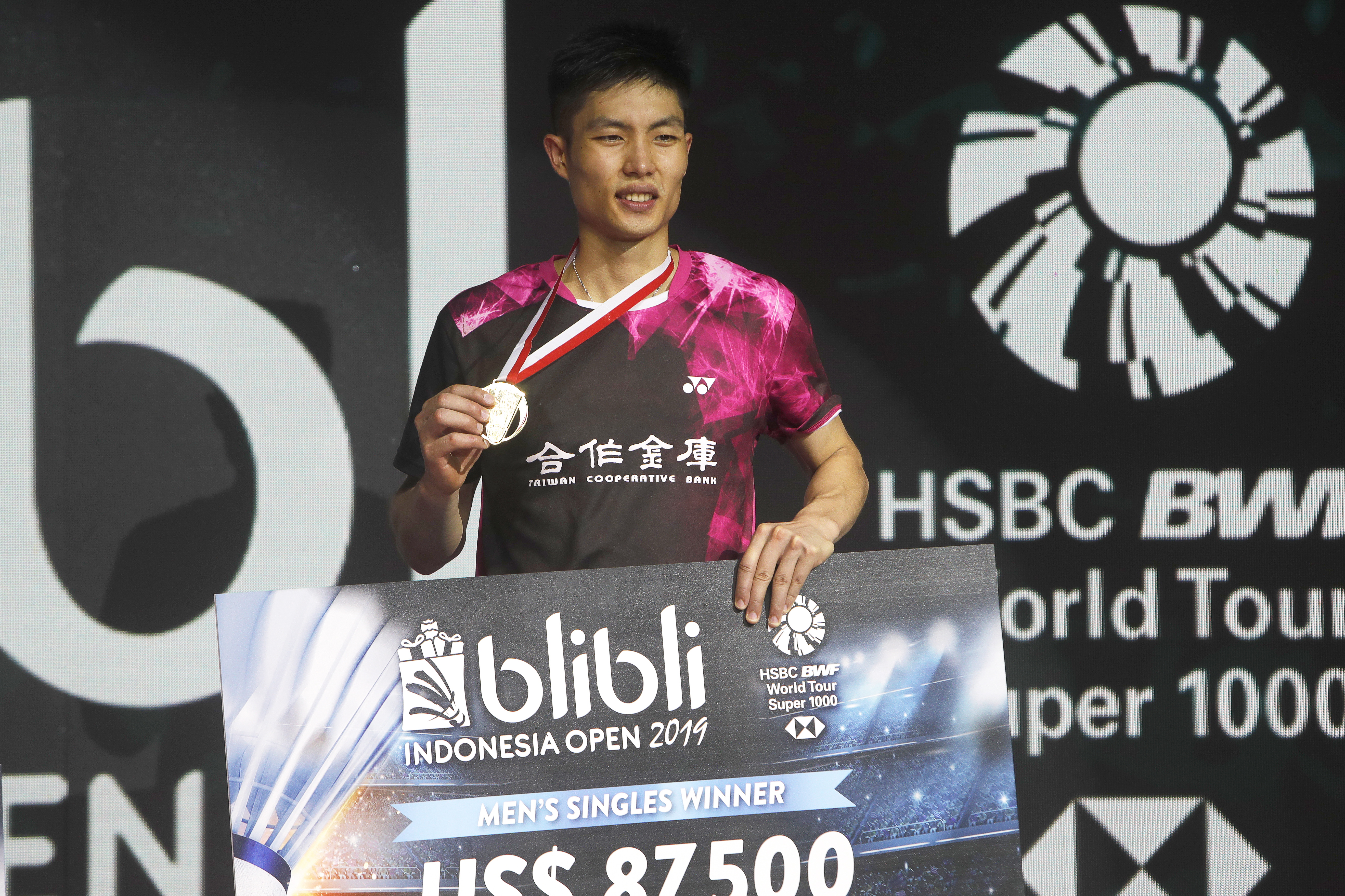 BWF報導周天成熱於助人，並化為動力，大讚他是「難得的球員」。（東方IC）