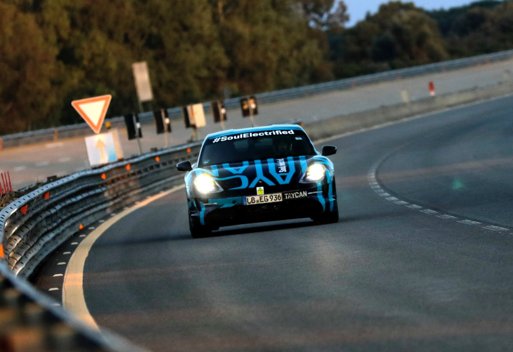 【進度報告】保時捷Taycan原型車達成24小時3,245公里耐久測試