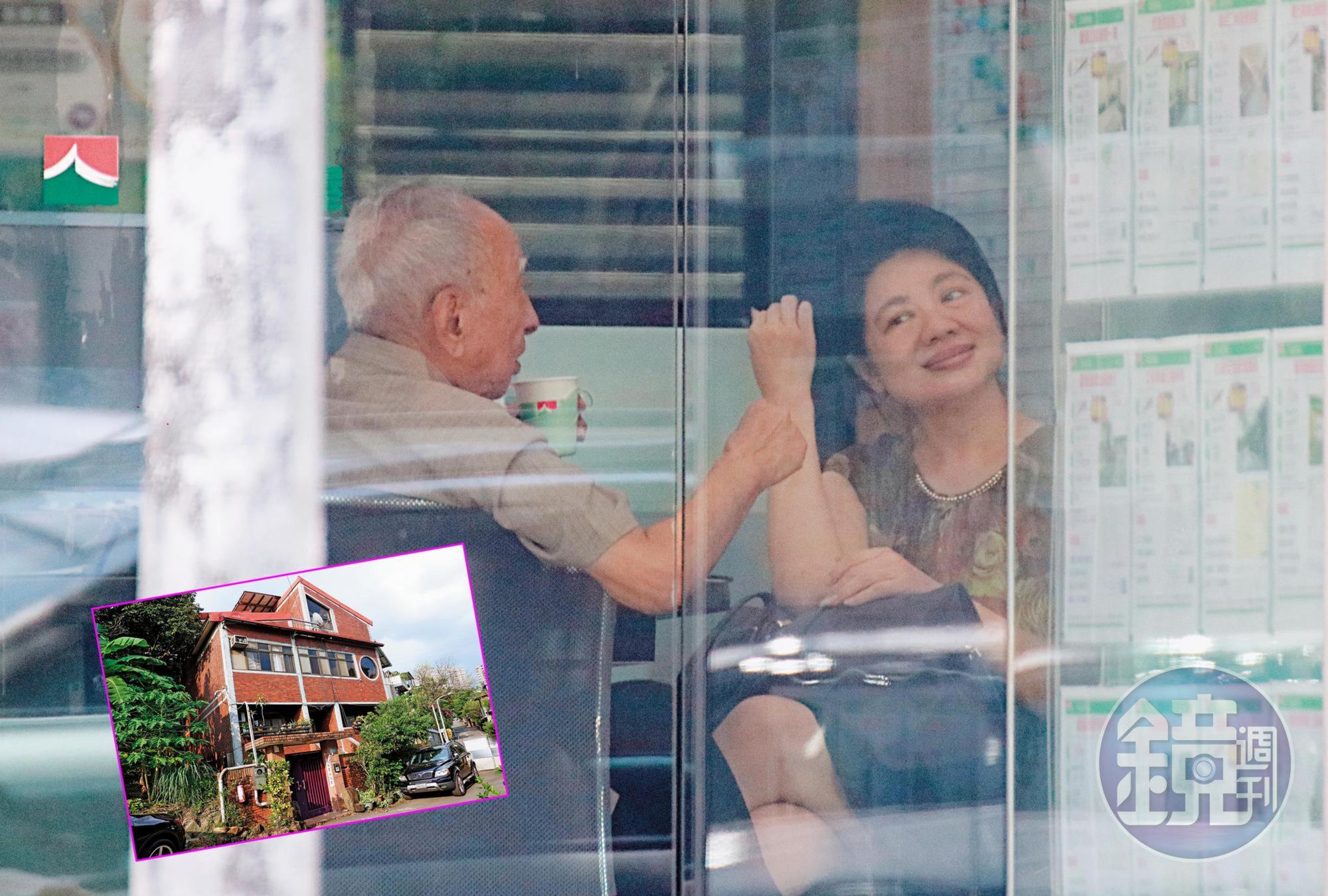 2019年08月17日12:20,陳姓熟女以「達達」稱呼司馬中原,2人在房仲店內有說有笑。