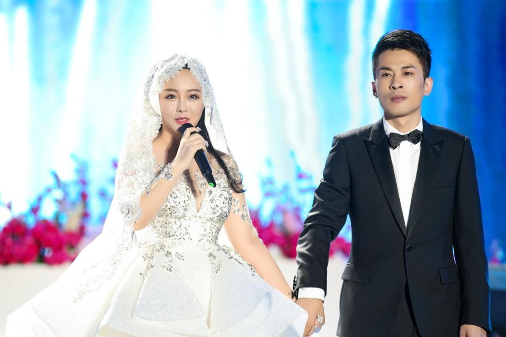 辛有志日前與愛妻初瑞雪補辦婚禮,場面浩大。(翻攝自東南新聞網)