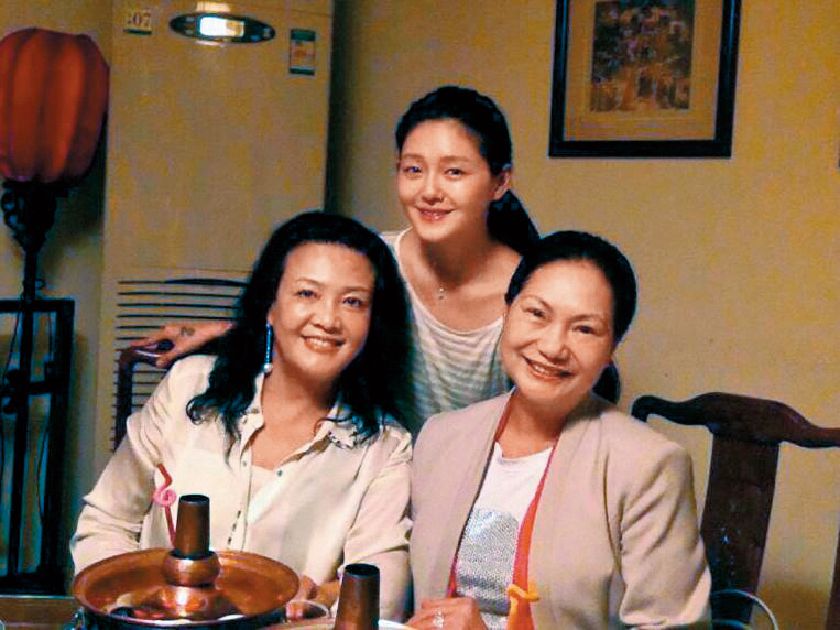 大S生了汪希箖後，婆婆張蘭（左下）據說為孫子買地。（翻攝大S臉書）