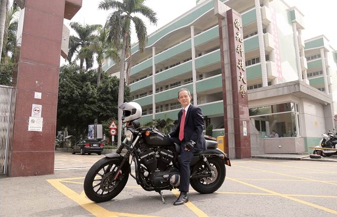 喬光科大校長楊敏華（圖），遭指控護航兒子楊正2年半就取得學碩士，還助兒子取得教職，他曾表示自己不會做違法的事。（翻攝自僑光科大網頁）