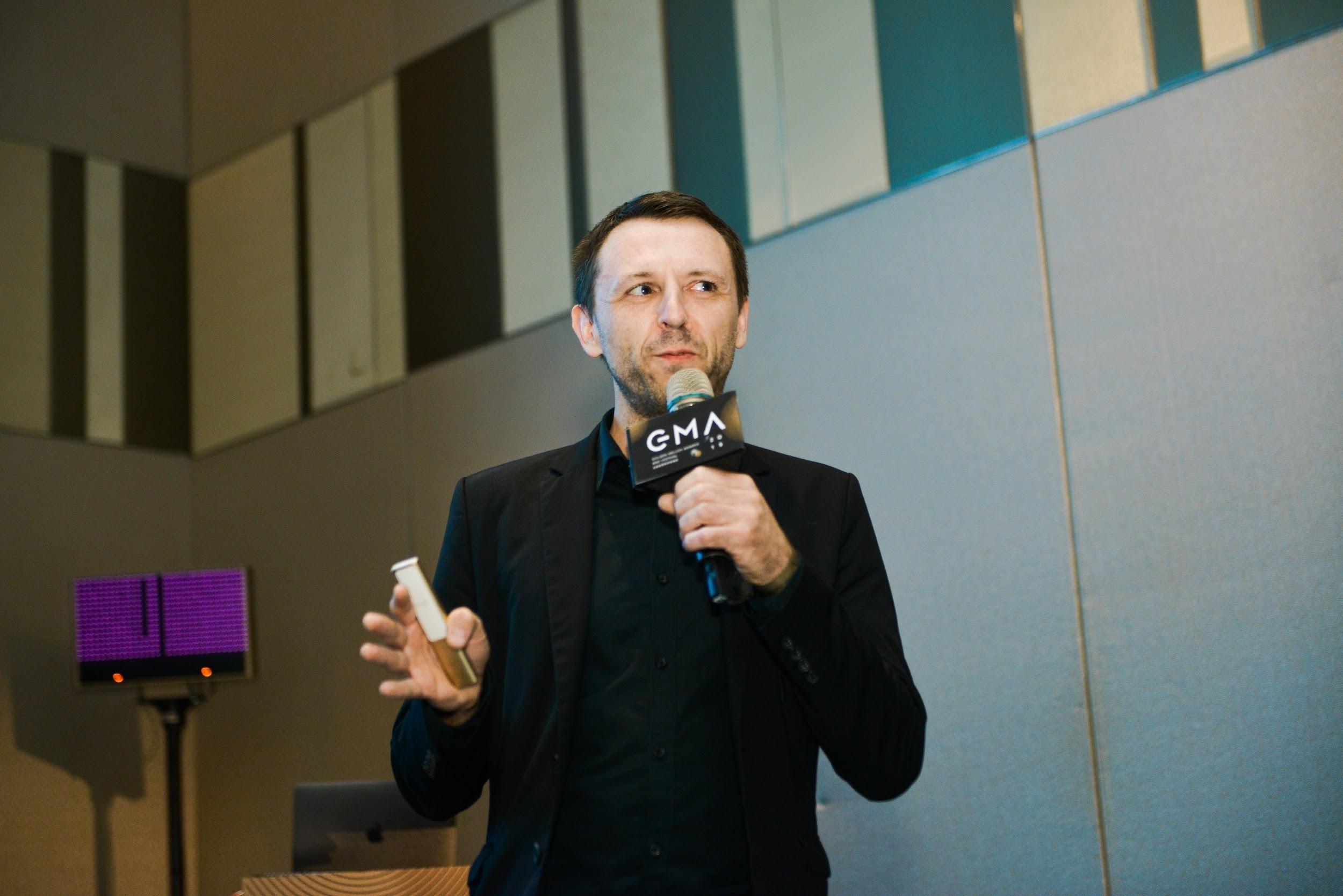 美國南方音樂節總監詹姆斯邁諾熱愛音樂、深耕產業，至今已有25年資歷，圖為他日前應邀來台出席金曲獎活動。（台視提供）