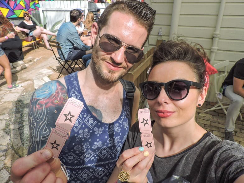 Gemma（右）和Craig多次參加SXSW的活動，並在部落格上分享攻略。（翻攝自 twoscotsabroad.com）