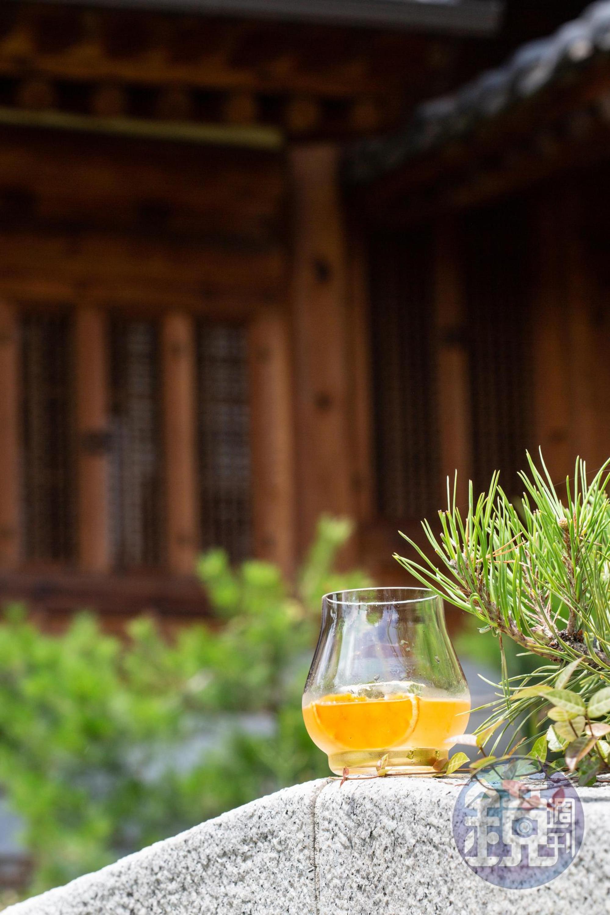 午宴前以清爽橙味的迎賓調酒潤喉。