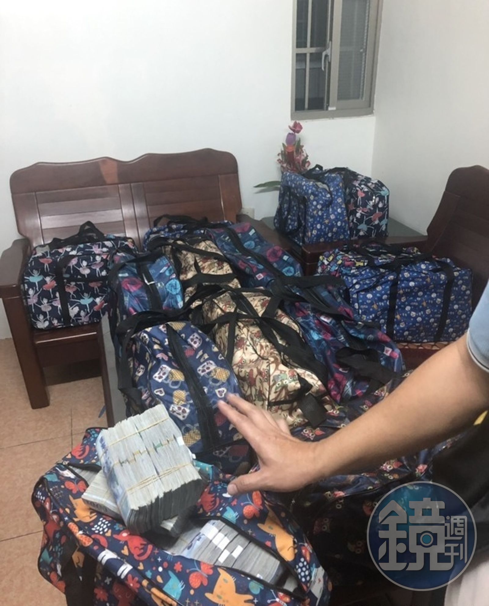 夫妻涉洗錢搜出2.4億現鈔「小金庫」 法官當庭放人了- 鏡週刊Mirror Media