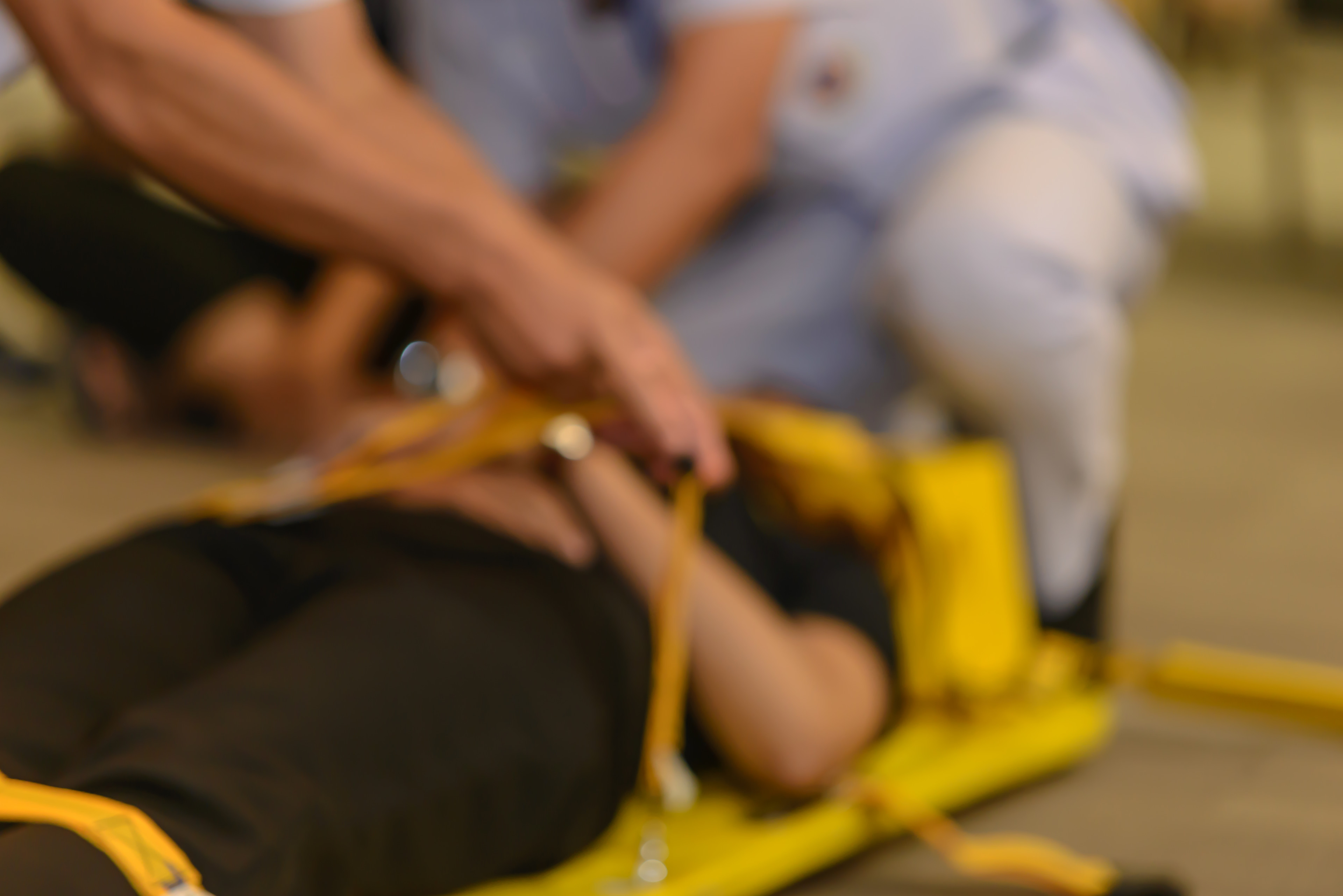 游男被警壓制後突然沒了呼吸心跳，所幸救護人員趕緊將其送往醫院急救，目前已恢復生命跡象，仍在醫院觀察中。圖為示意圖。（東方IC）