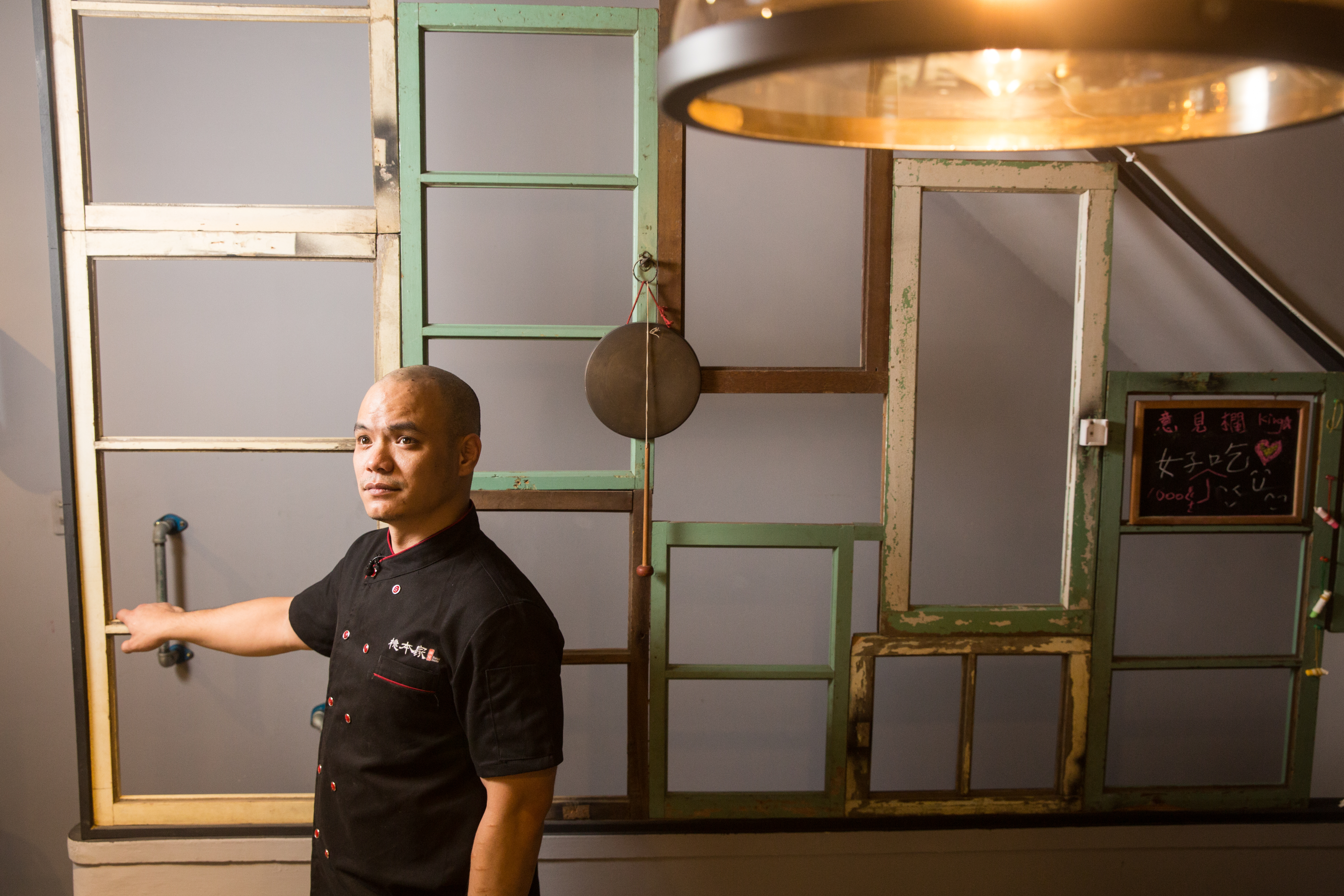 曾煥宇在獄中時，親友接二連三離世，讓他感嘆人生無常。