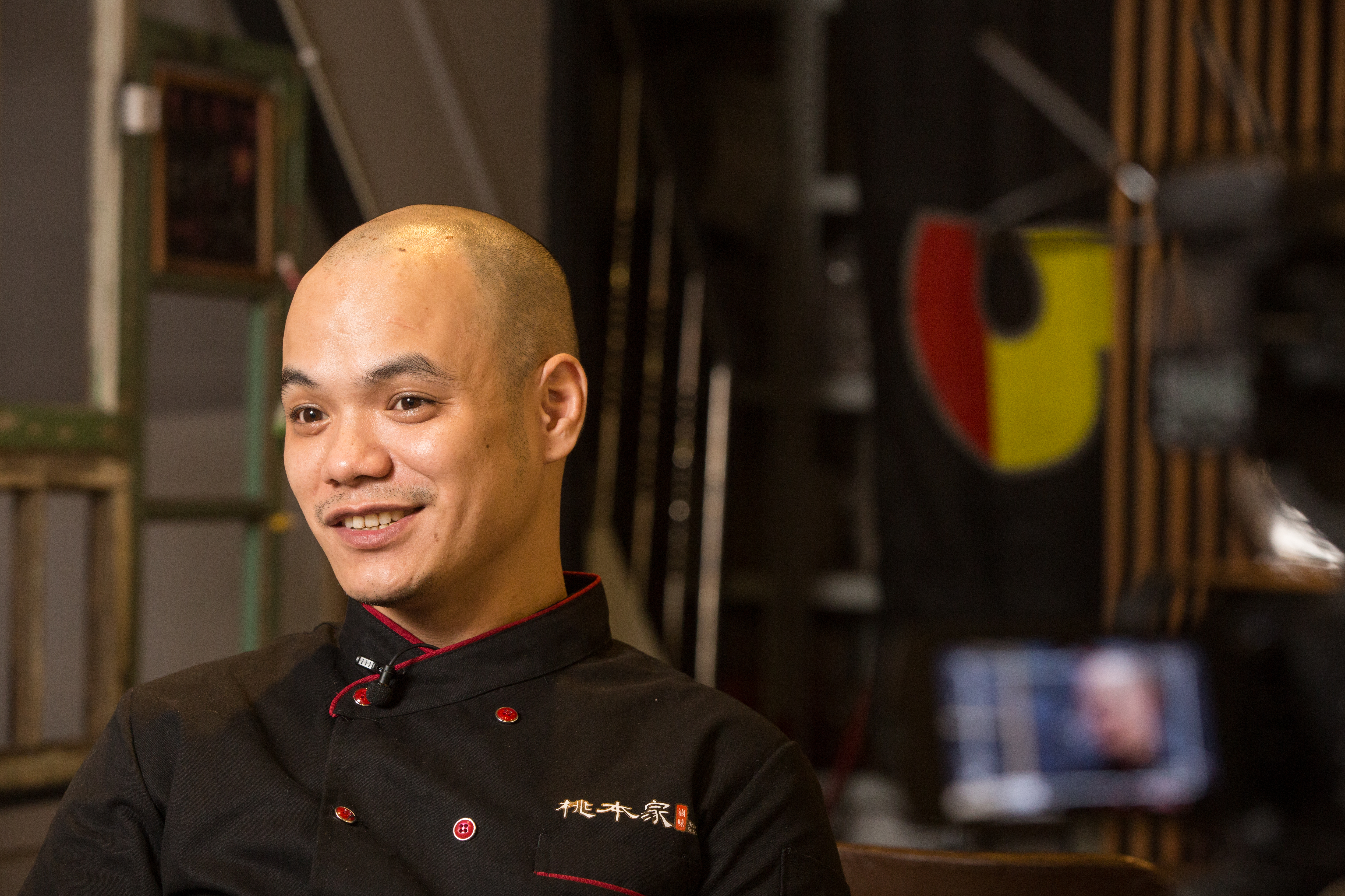 擔任物流司機時，曾煥宇一人做二人事，月入10萬元，被同事封「光頭殺手」。