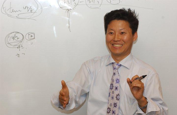 南韓知名記者李容馬今晨病逝於首爾峨山醫療中心,享年50歲。(翻攝自李容馬臉書)