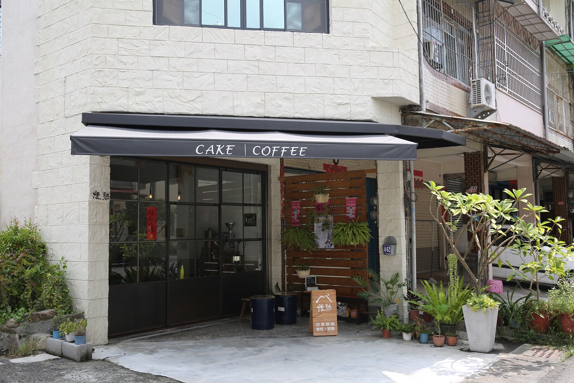 「慢熟咖啡」開在安靜的住宅區一樓。