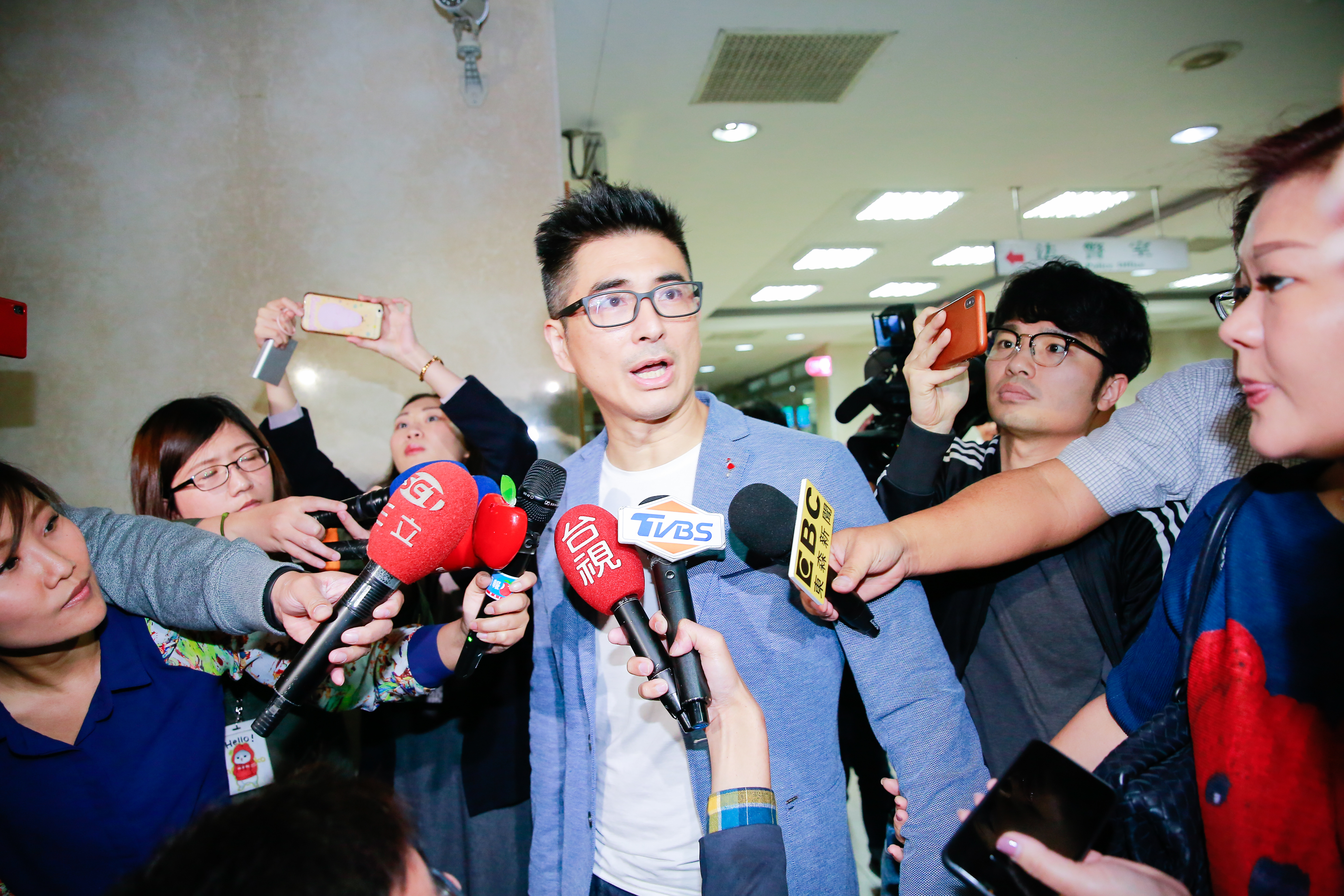 近年成功轉戰餐飲圈的藝人邵昕，因酒駕、炒股等案，屢屢登上新聞版面。