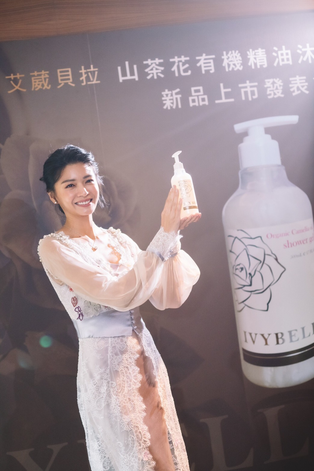 郭源元認為沒有醜女人只有懶女人,平日的她除了靠運動維持健康與美麗,郭源元也非常認真每天的保養。(微風國際提供)