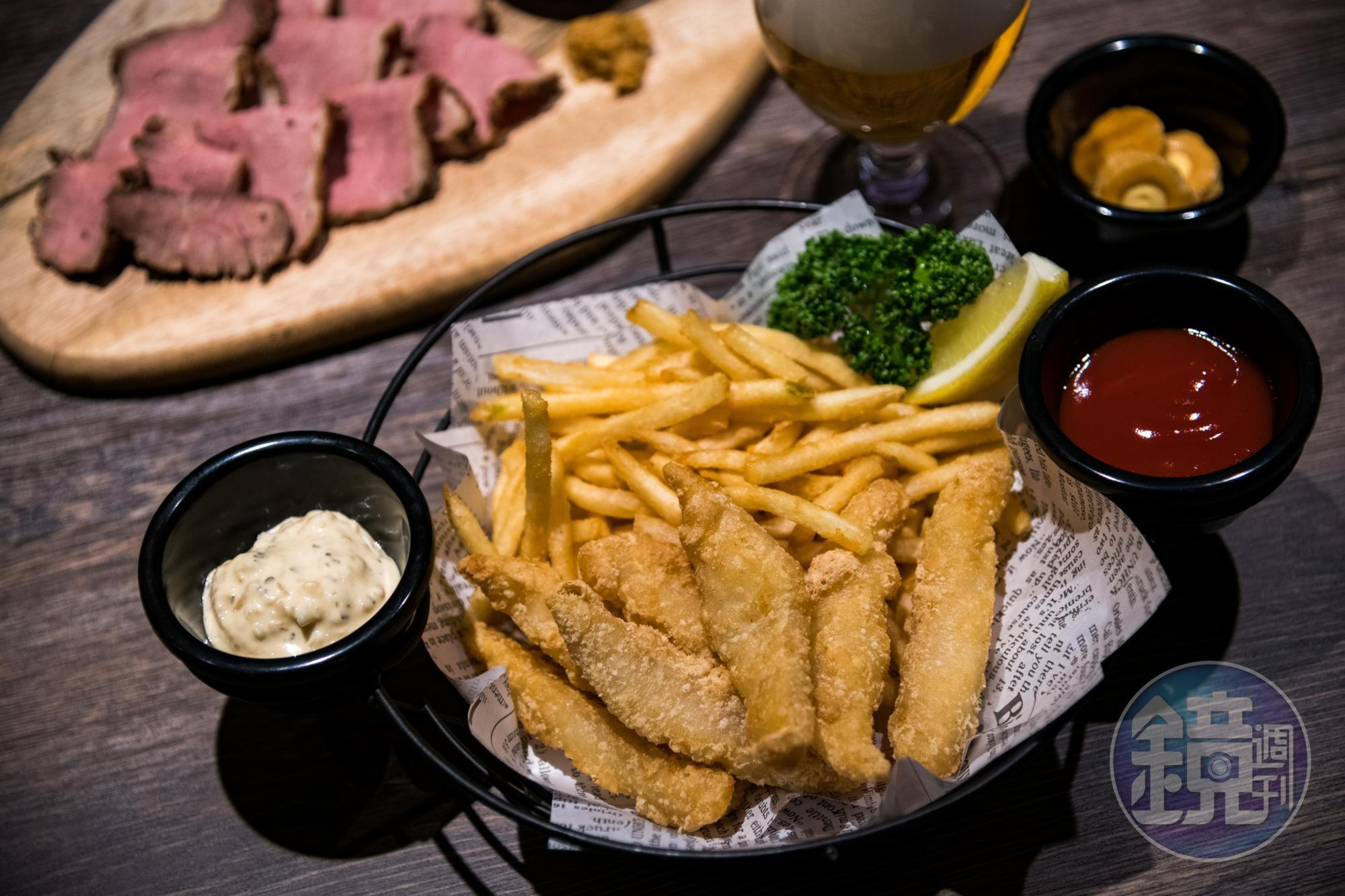 「炸魚薯條」的細薯條炸得香酥好吃,魚片也特地切成方便拿取的大小。(880日圓/份,約NT$252)
