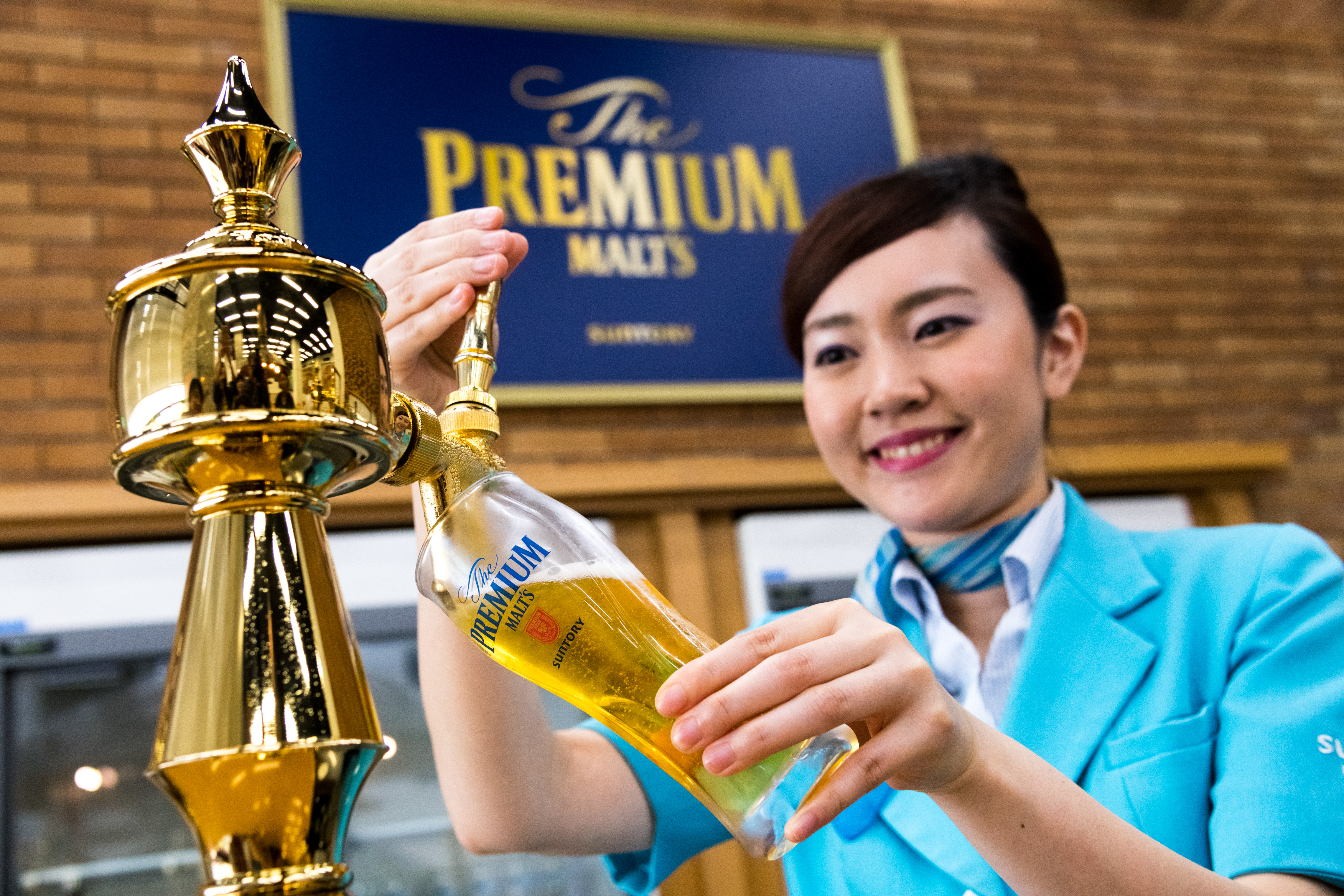 「The PREMIUM MALT’S」非常講究細緻的泡沫，特別發明酒、泡雙孔分離的生啤機。