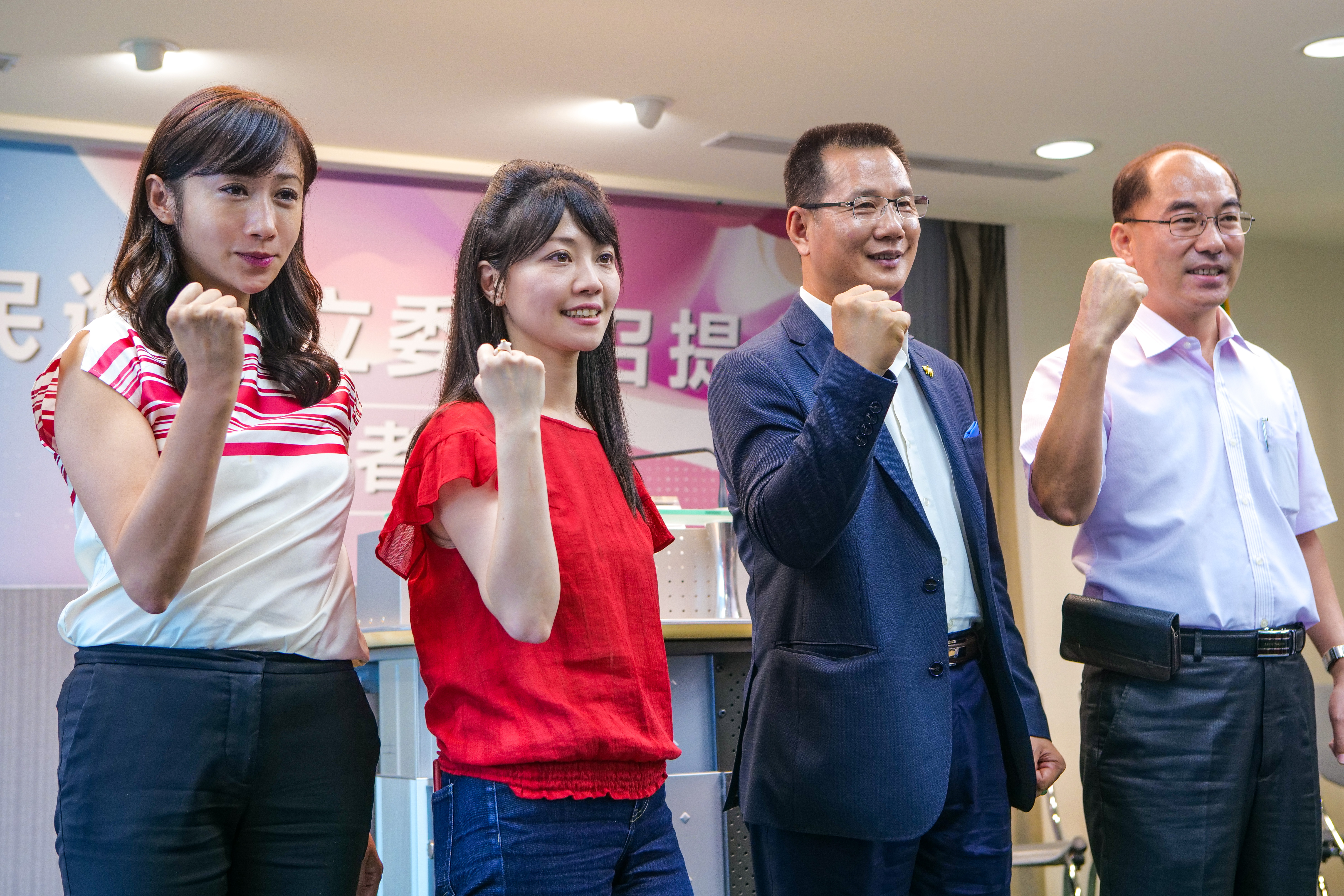 民進黨今公布最新一波立委徵召名單，右起為南投2選區陳癸佑、苗栗1選區羅貴星、北市4選區高嘉瑜、北市7選區許淑華。（民進黨提供）