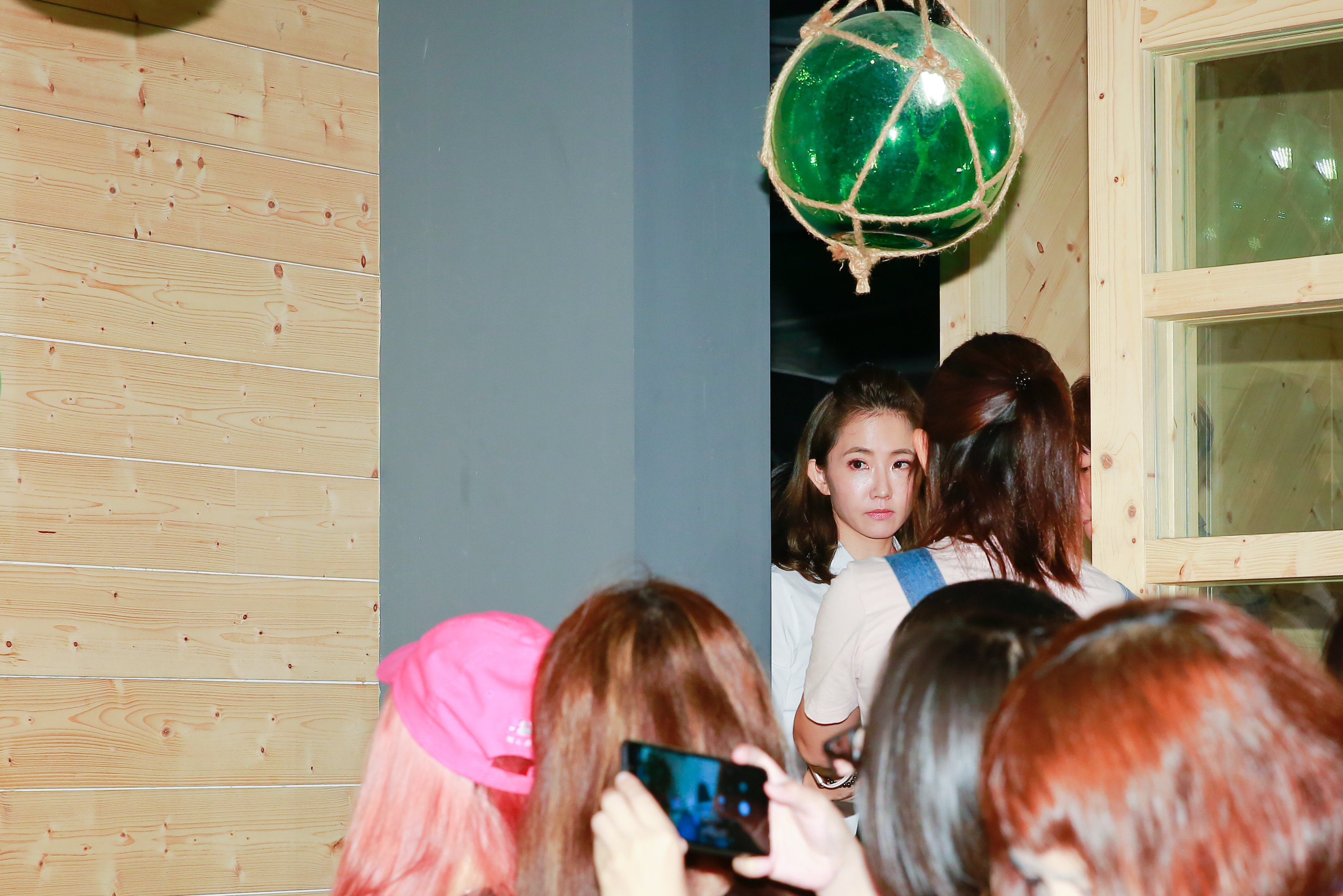 謝忻許久未出面，心情非常焦慮藉由植物安定。