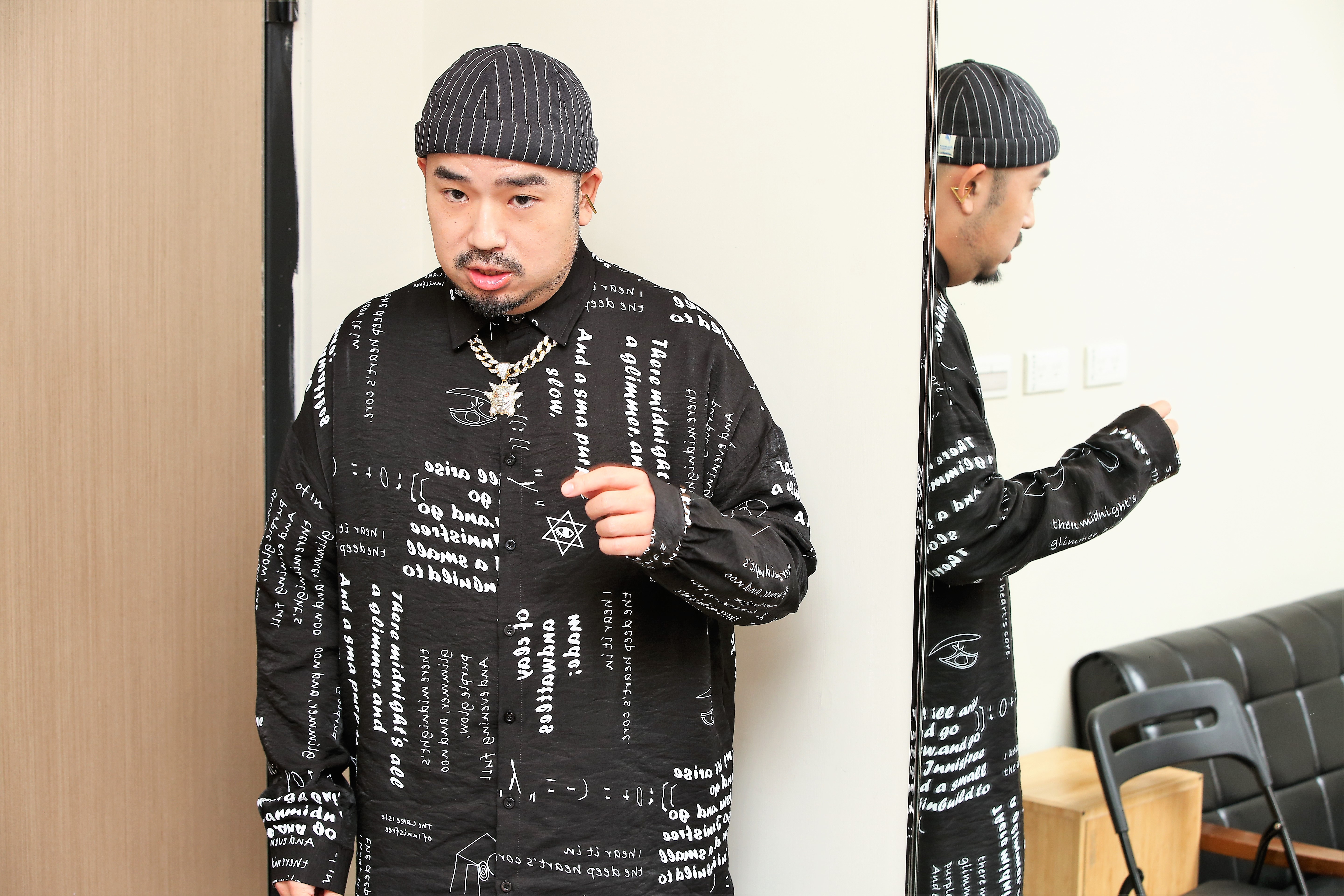 被問及與LuLu分手後有沒有內心含淚，阿達不忘幫前女友打歌，「只是有點巴豆痛」。