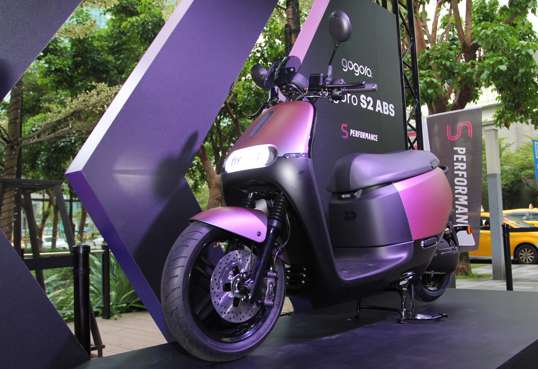 【新車登場】剽悍更安全！ Gogoro S2 ABS 光譜靛極速上市