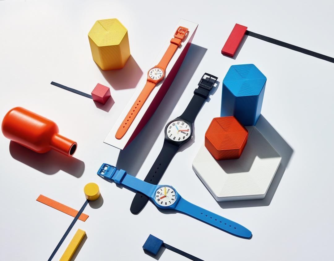 BAU SWATCH-時、分、秒、日期、星期指示,石英機芯,建議售價NT$ 2,350(黑)、NT$ 2,050(藍、橘)