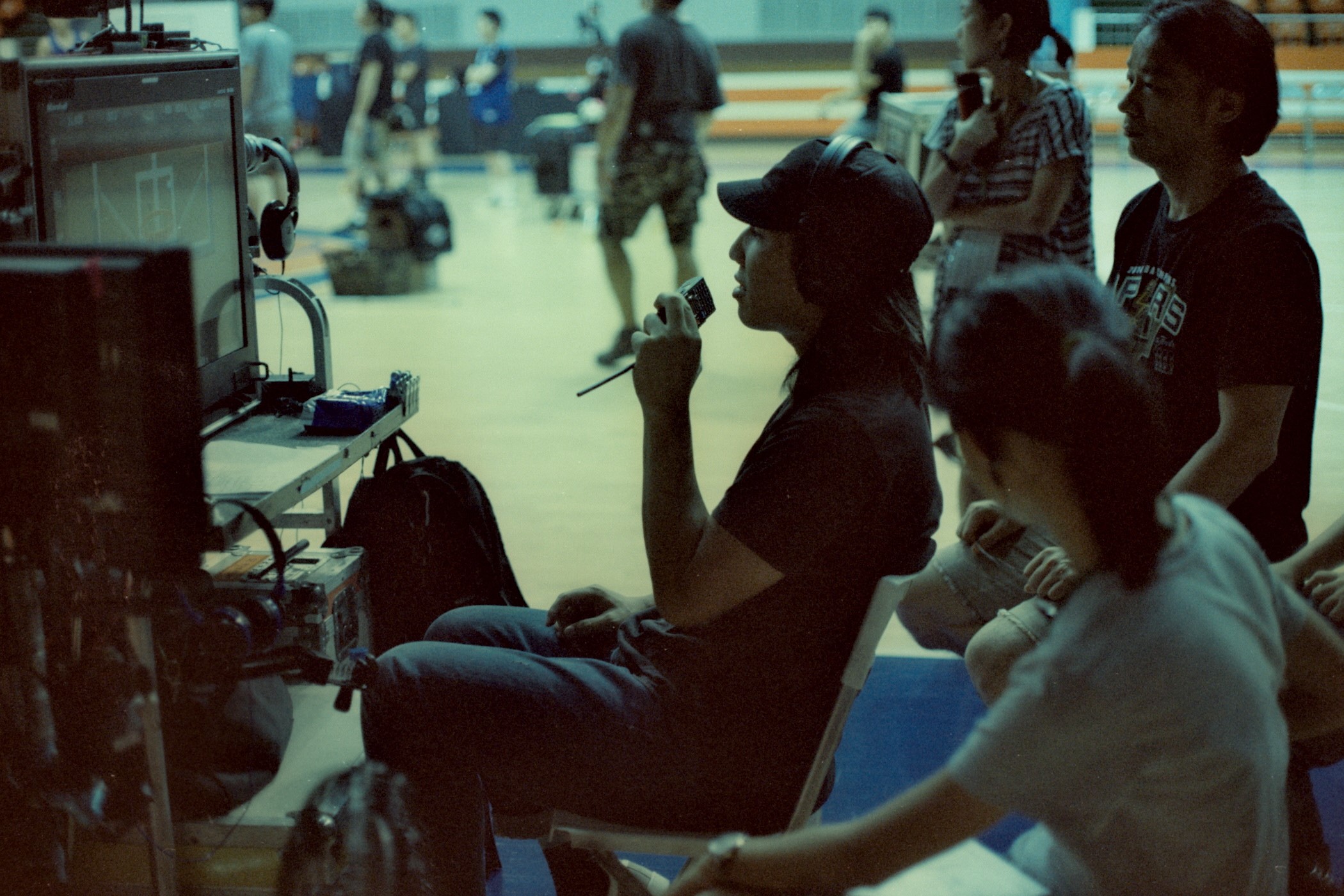 導演張榮吉（中）的籃球電影《下半場》裡描寫兄弟情，現實生活中他也有個哥哥。（白杰立提供）