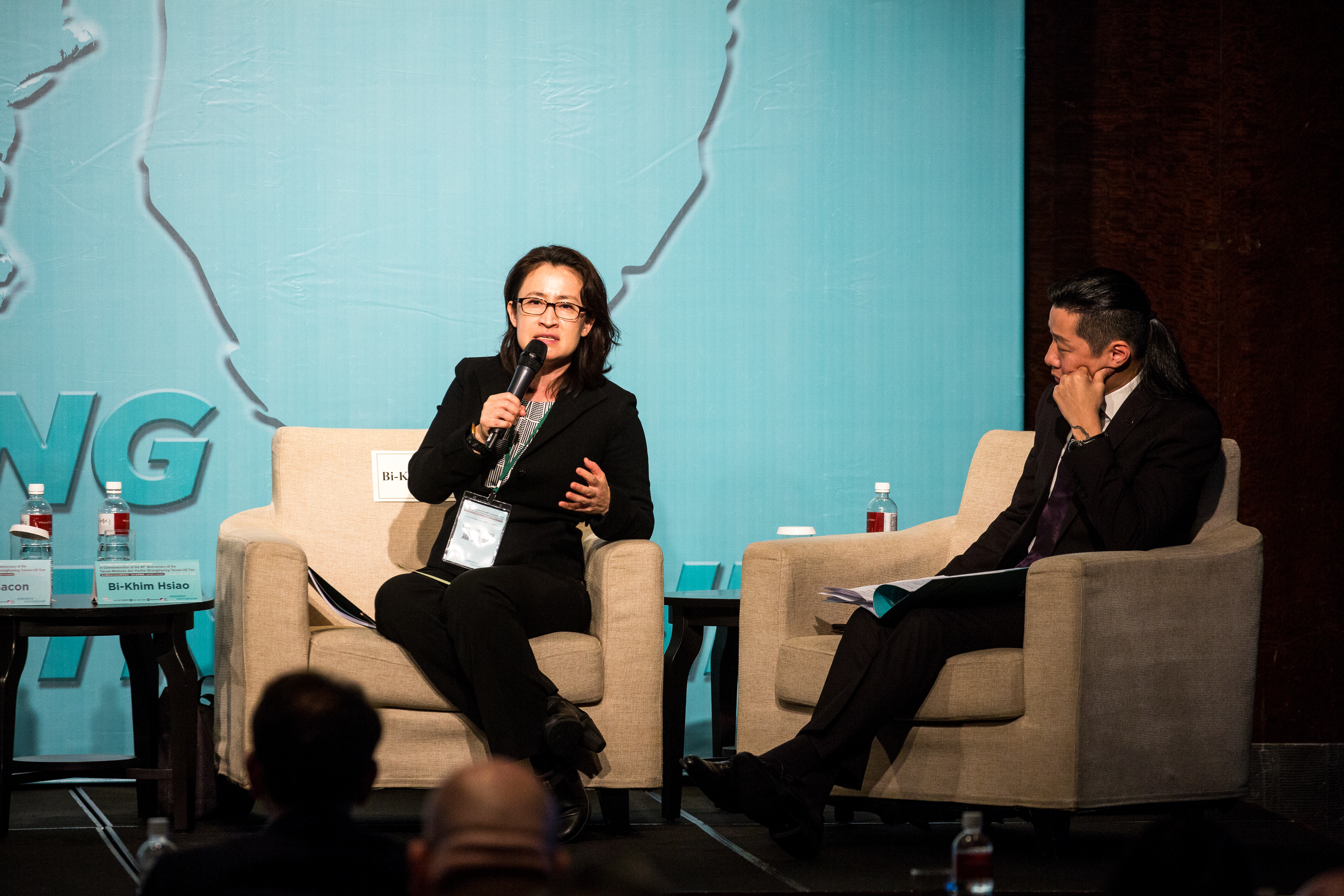 民進黨籍花蓮立委蕭美琴（左）宣布接受徵召，尋求立委連任。