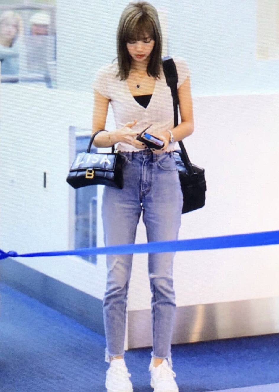 Blackpink成員Lisa的沙漏包有著自己的英文名字，很有客製化的尊榮感。（翻攝自lisa_xblackpinkx IG）