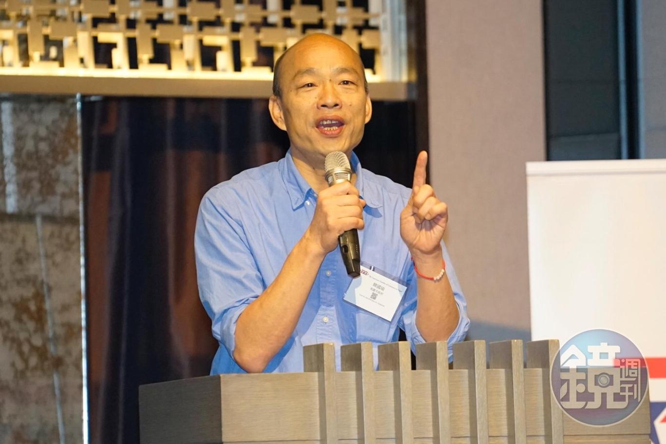 高雄市長韓國瑜受邀至台北市美國商會進行專題演講,讓網友紛紛吐槽「晶晶體重現」。