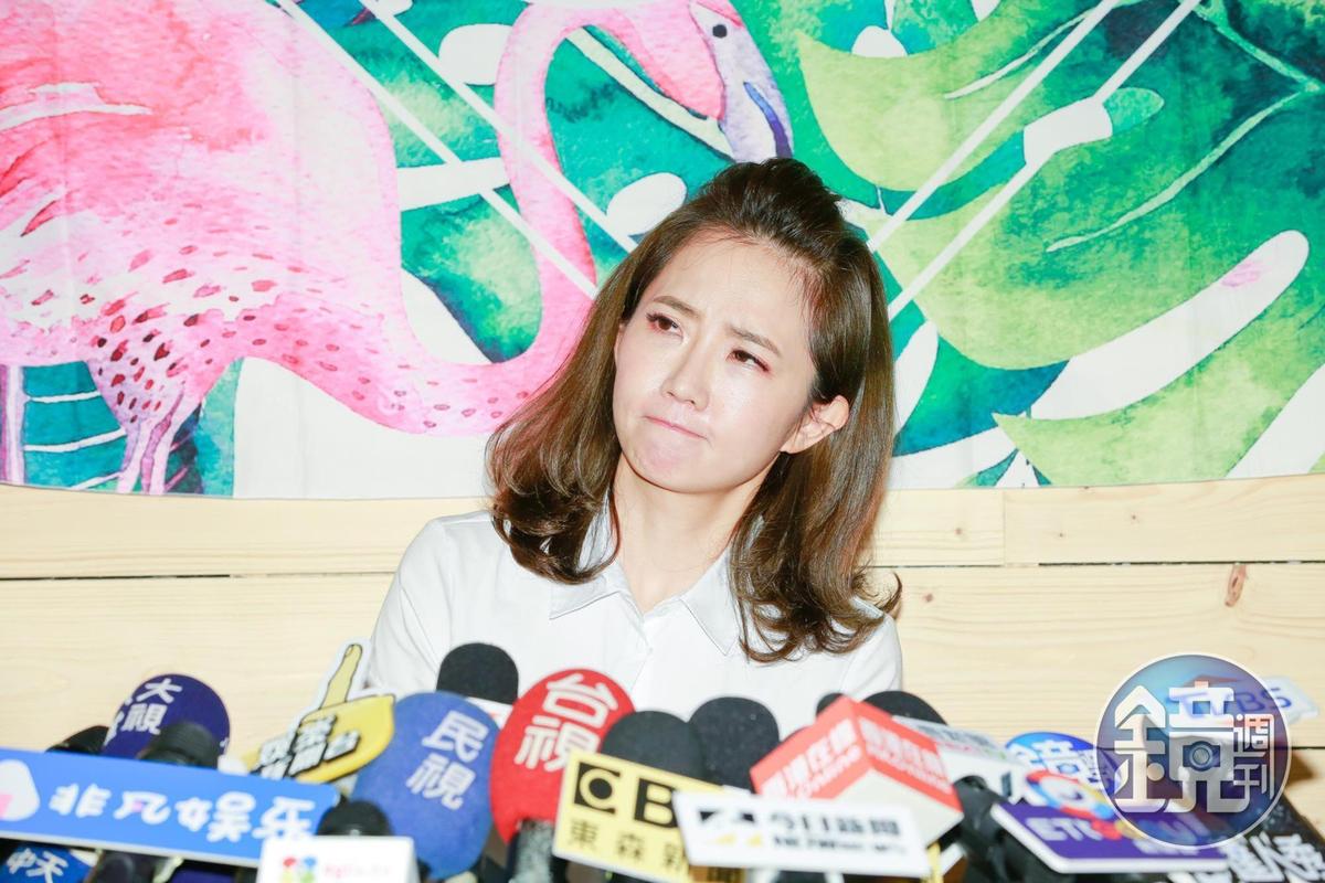 謝忻昨天暴瘦8公斤現身，現場4度鞠躬致意，連說十幾次對不起。